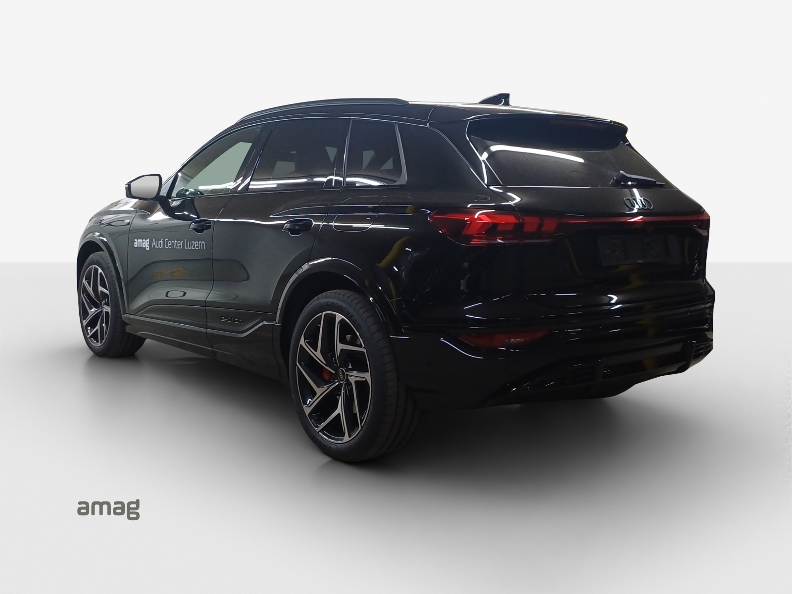AUDI Q6 e-tron quattro-image-2