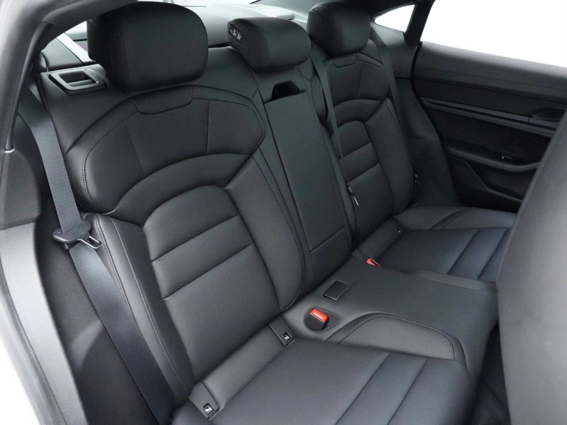 PORSCHE Taycan 4S-image-30