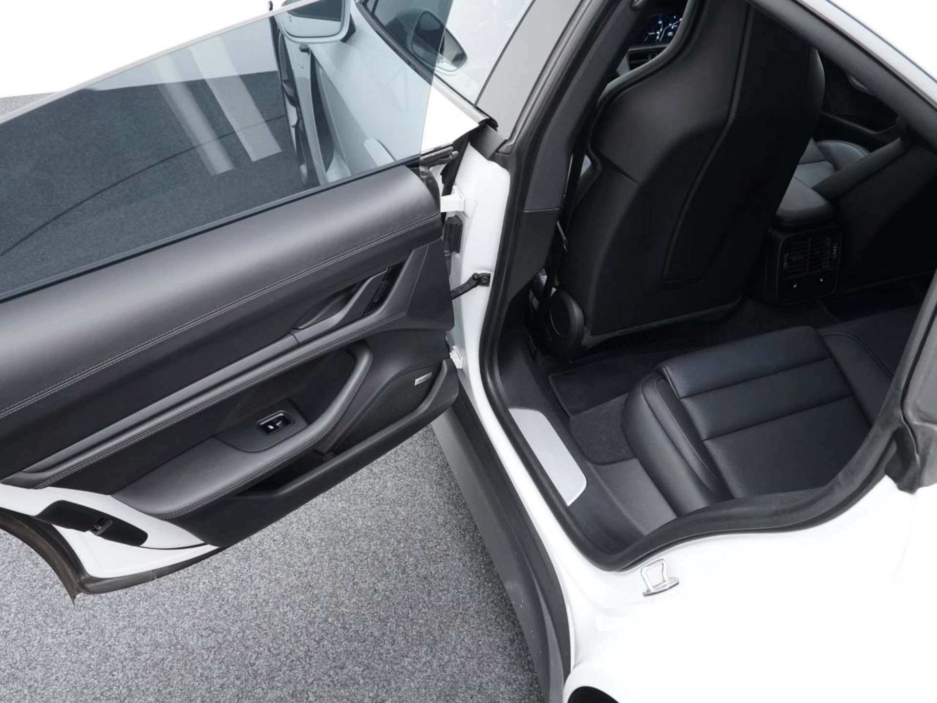PORSCHE Taycan 4S-image-27