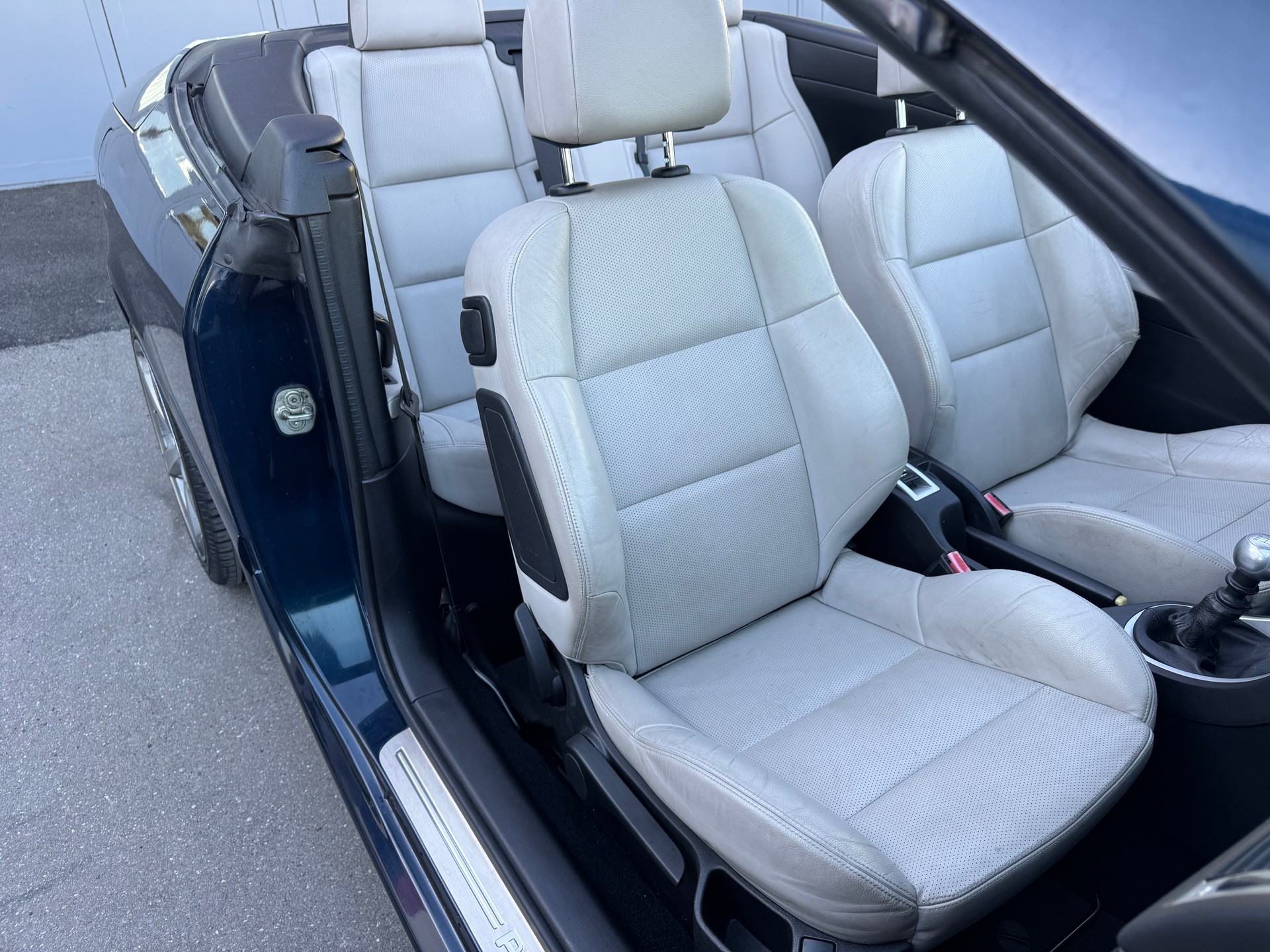 PEUGEOT 307 CC 2.0 HDI Platinum Edition-image-12