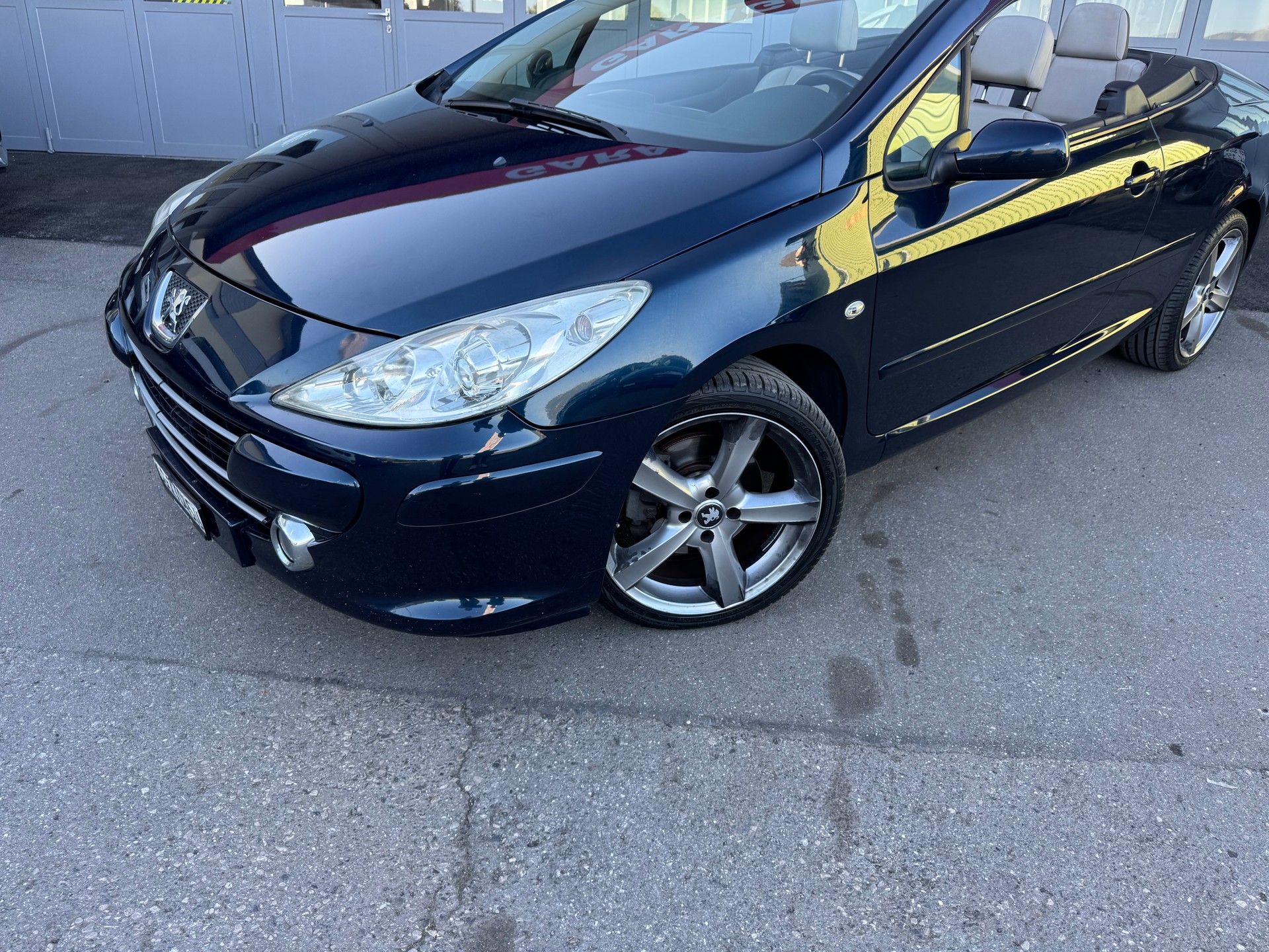 PEUGEOT 307 CC 2.0 HDI Platinum Edition-image-0