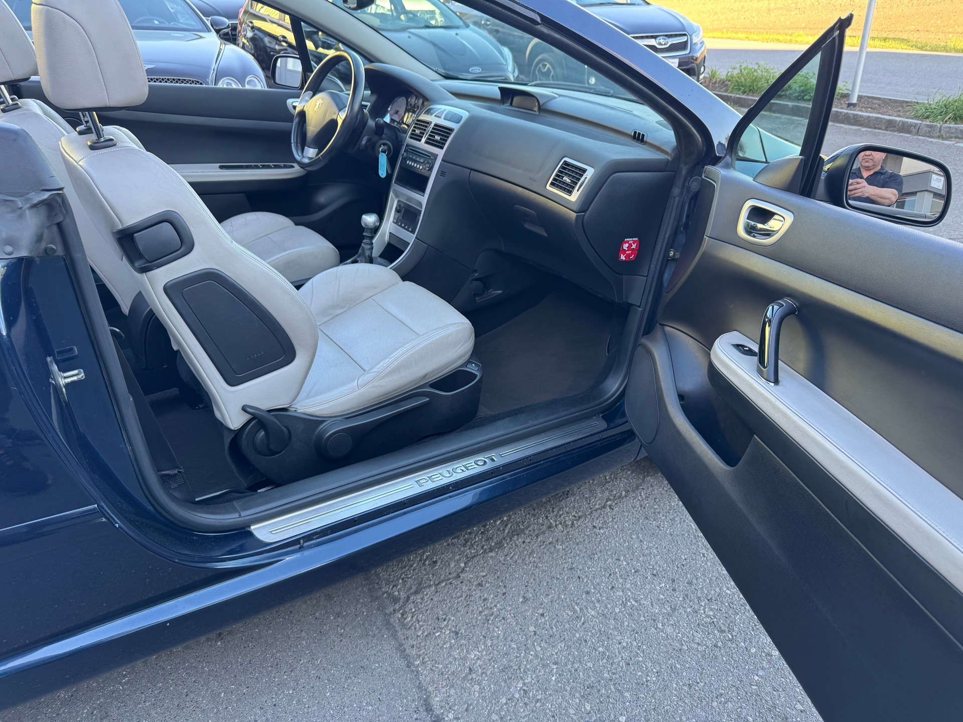 PEUGEOT 307 CC 2.0 HDI Platinum Edition-image-11