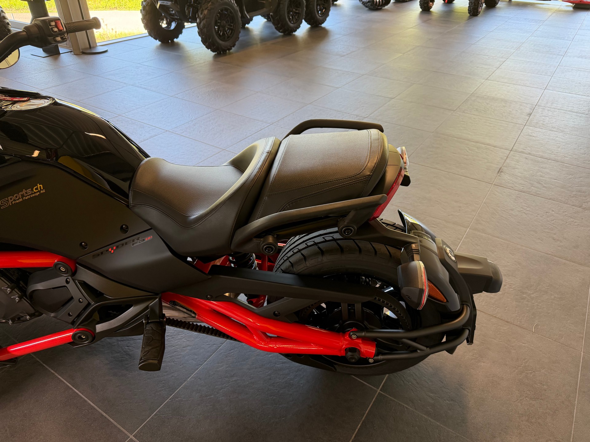 CAN-AM Spyder F3 S-image-8