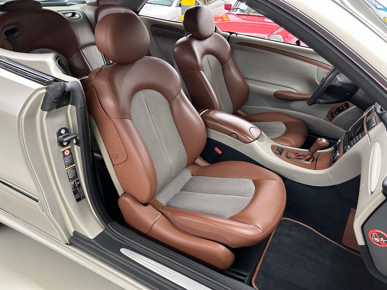 MERCEDES-BENZ CLK 500 Elégance 7G-Tronic Armani Limited-image-9