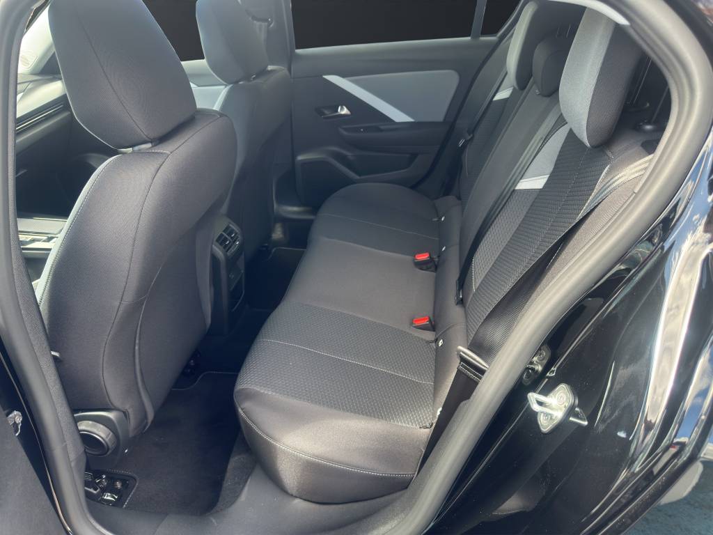 OPEL Astra 1.2i Turbo Edition A-image-7