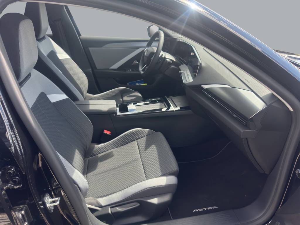 OPEL Astra 1.2i Turbo Edition A-image-8