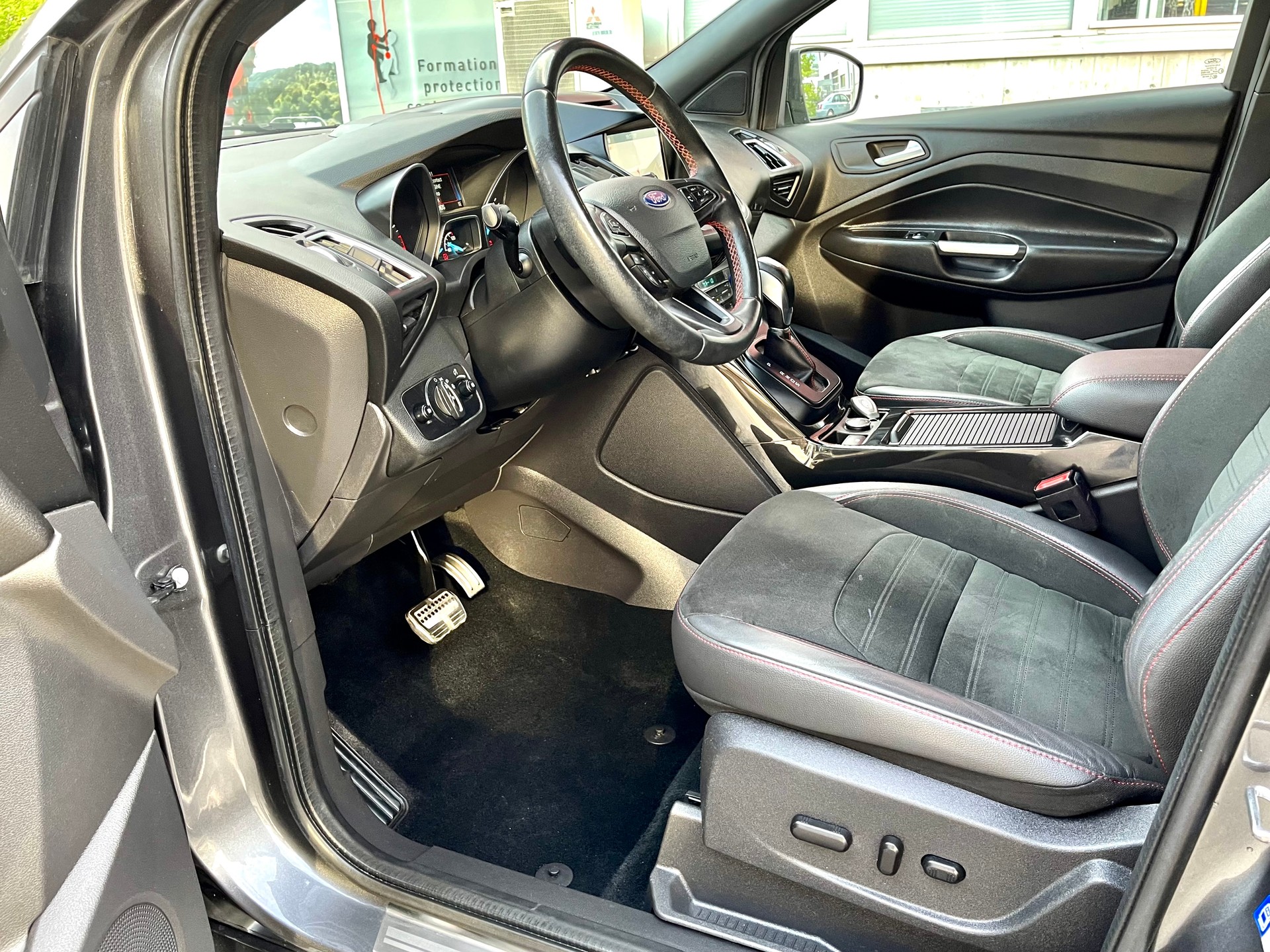 FORD Kuga 1.5 SCTi ST Line High 4WD Automatic-image-11