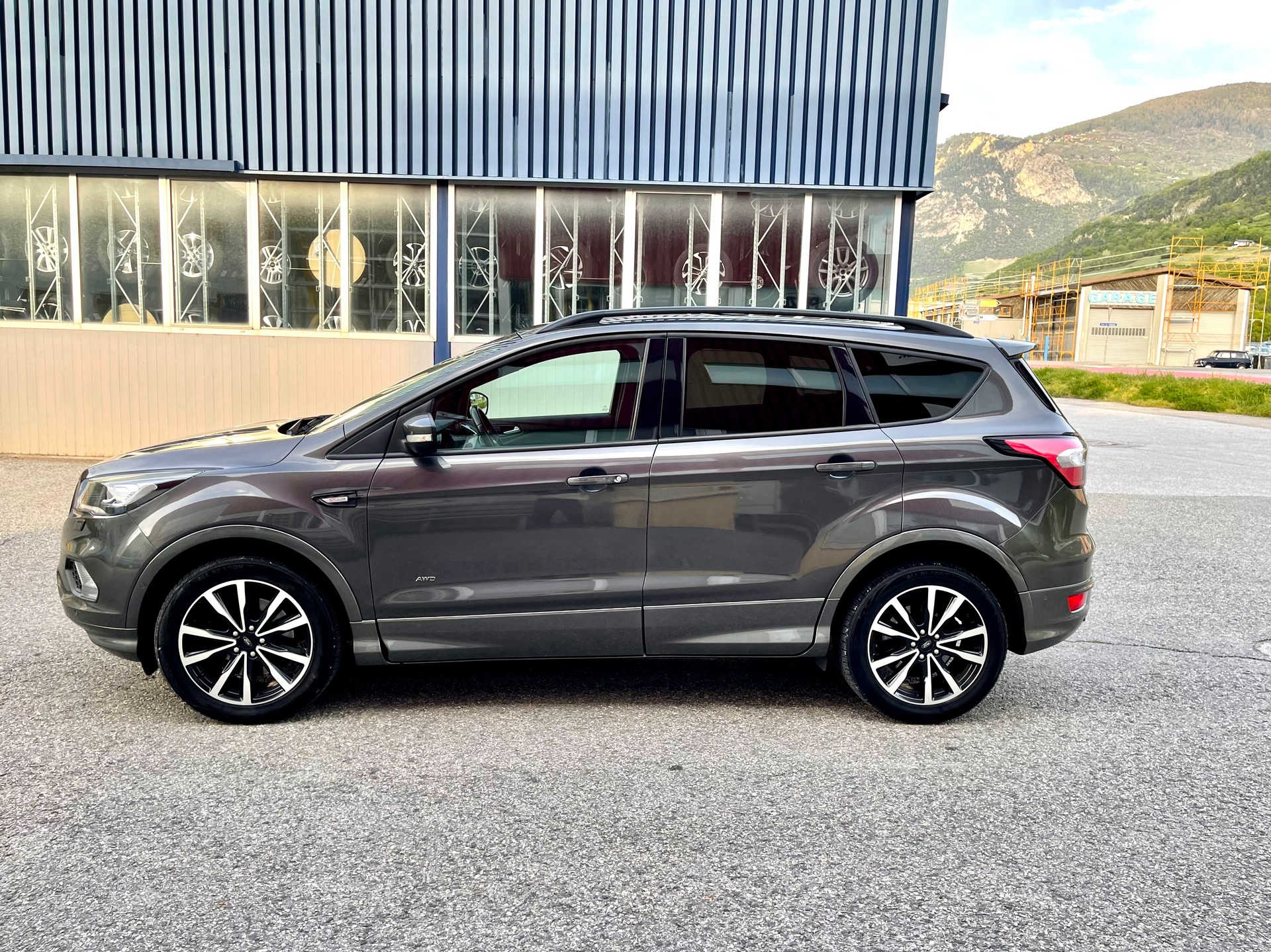 FORD Kuga 1.5 SCTi ST Line High 4WD Automatic-image-10