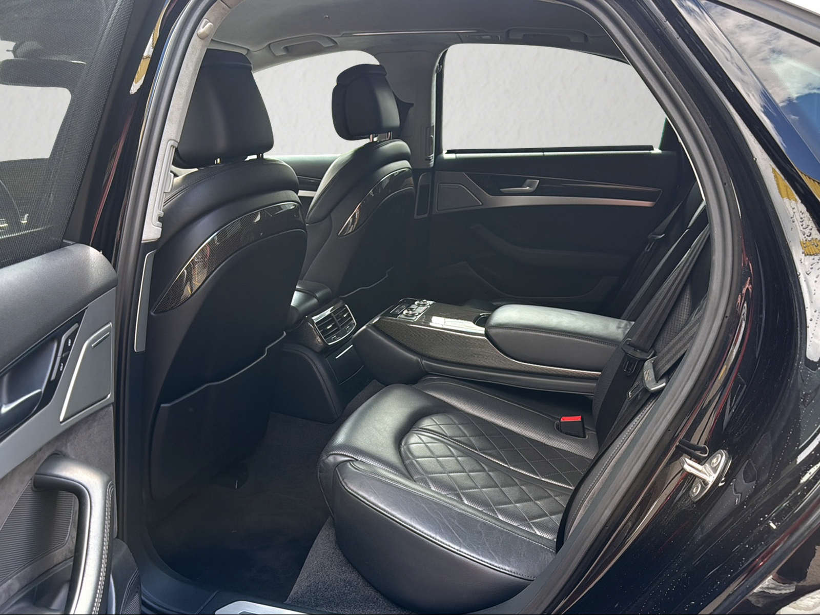 AUDI S8 4.0 TFSI V8 quattro tiptronic-image-11
