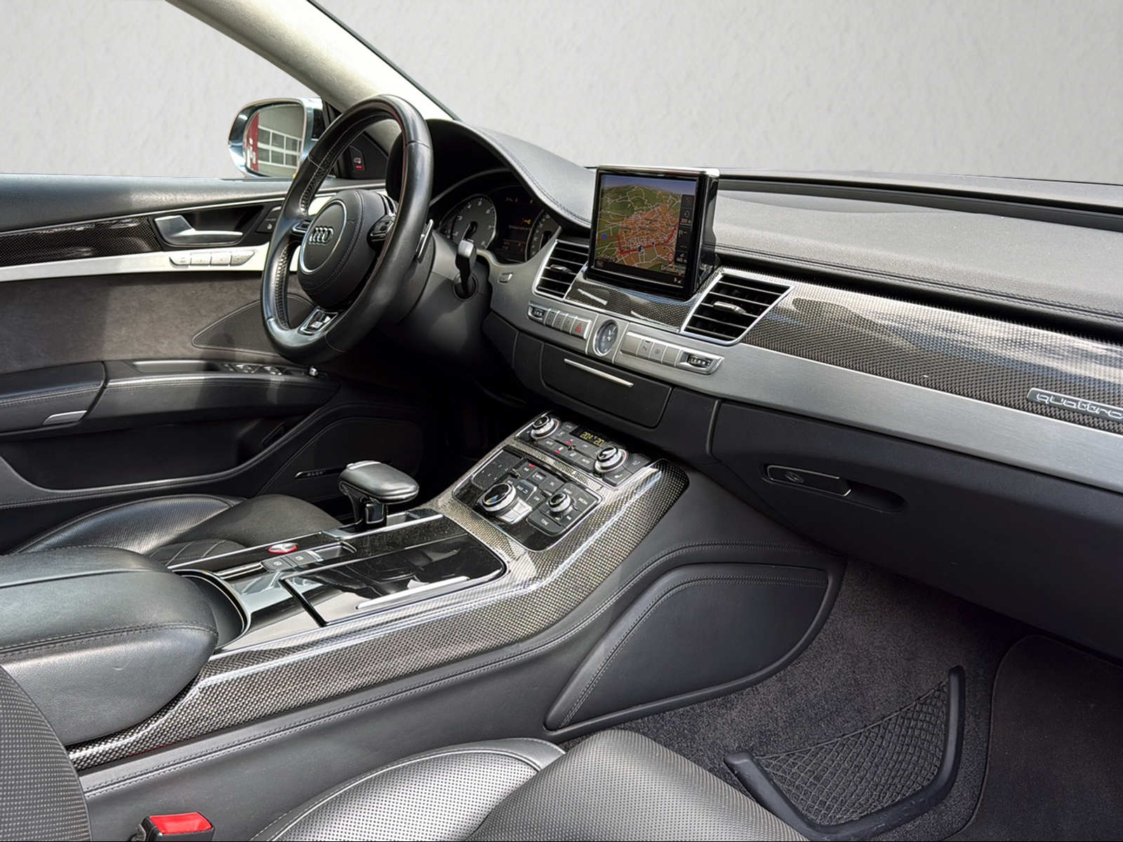 AUDI S8 4.0 TFSI V8 quattro tiptronic-image-13