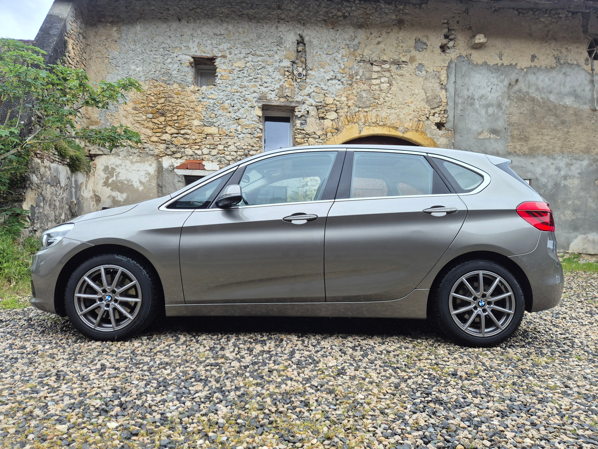 BMW 225i xDrive Active Tourer Luxury Line Steptronic-image-1