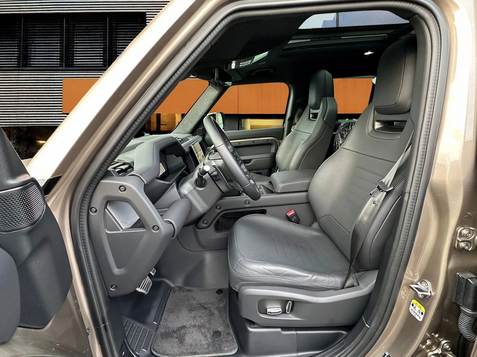 LAND ROVER Defender 110 4.4 V8 Octa / CH Auslieferung mit Gratis Service-image-7