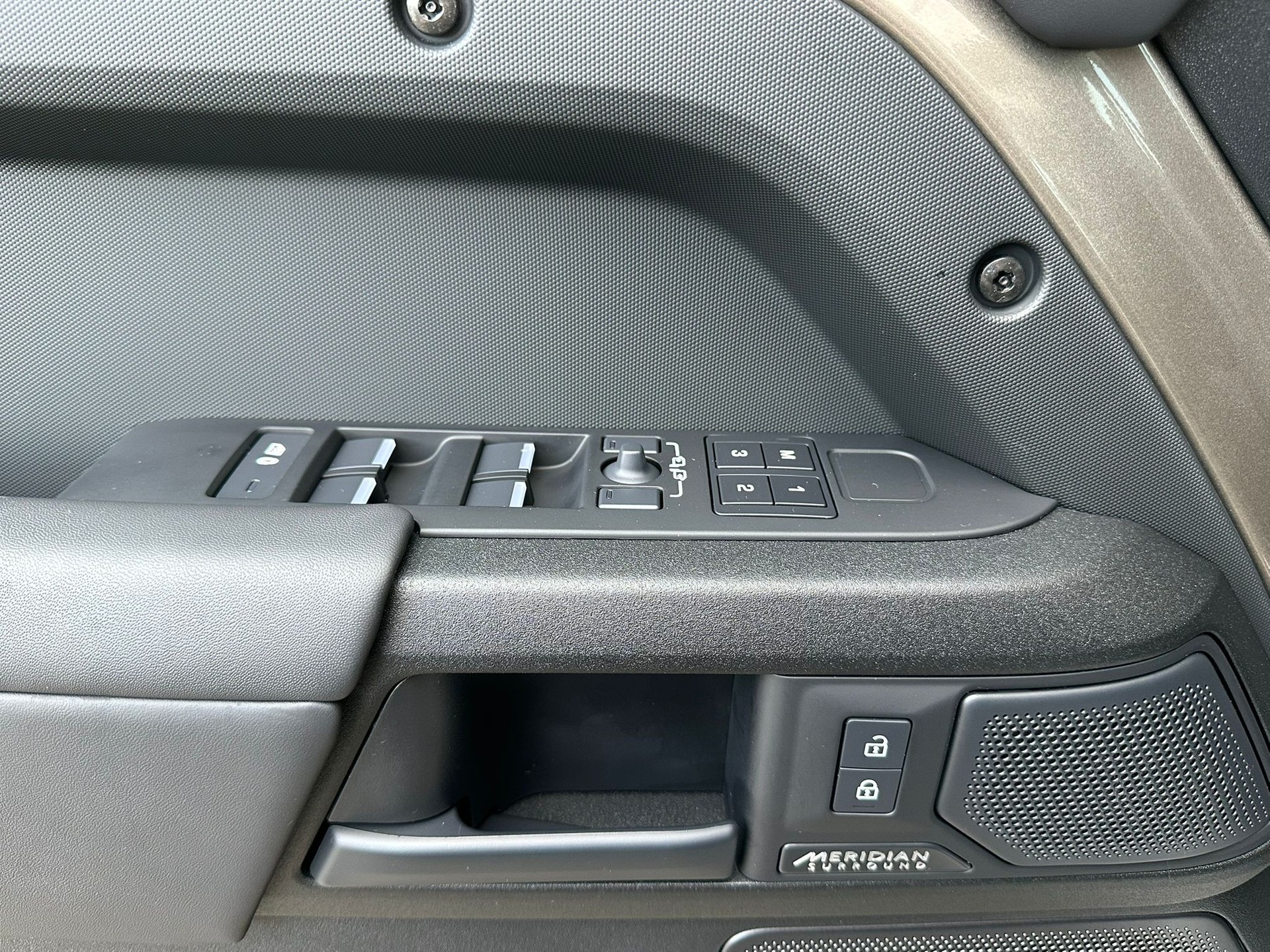 LAND ROVER Defender 110 4.4 V8 Octa / CH Auslieferung mit Gratis Service-image-20