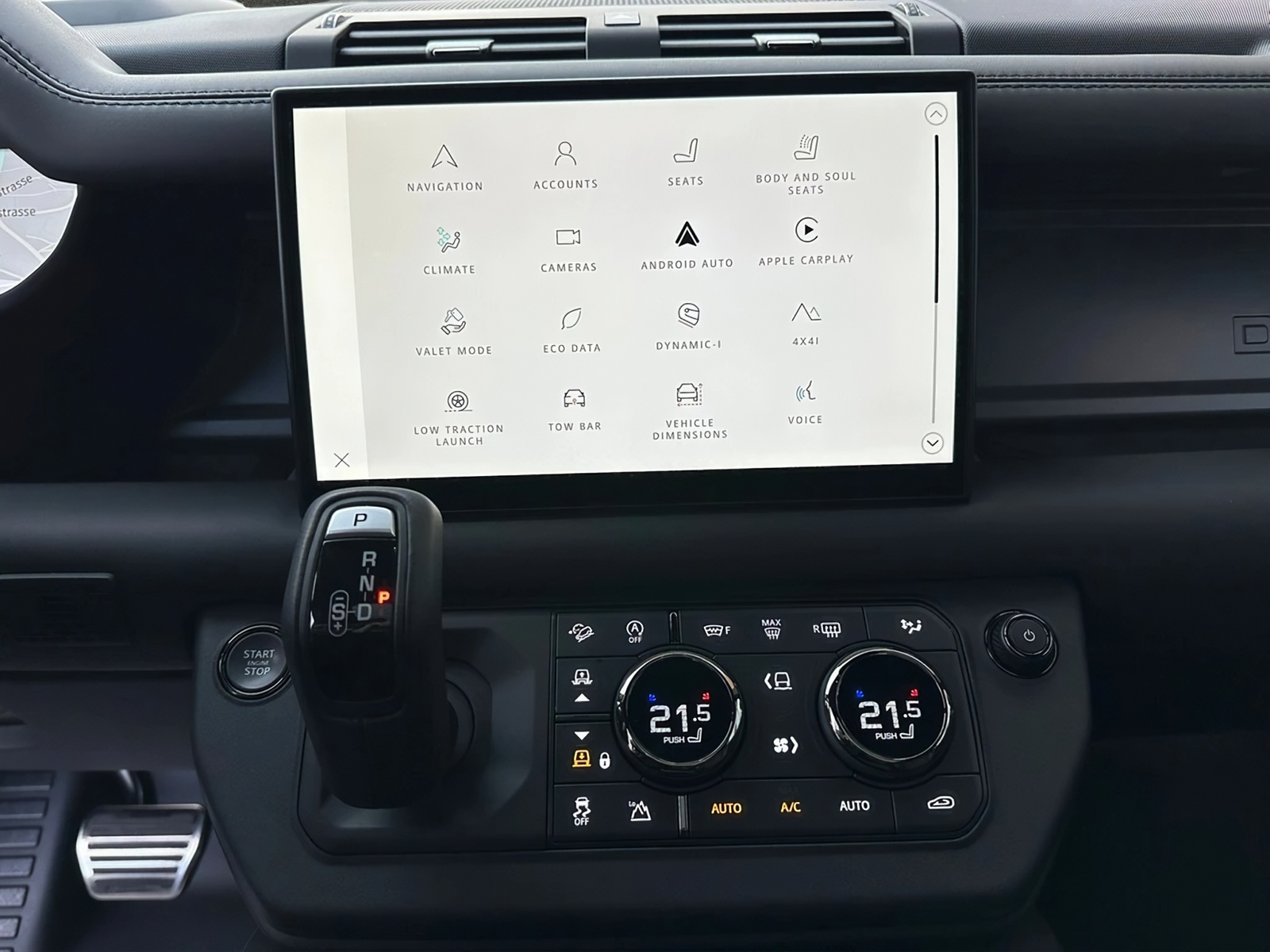 LAND ROVER Defender 110 4.4 V8 Octa / CH Auslieferung mit Gratis Service-image-11
