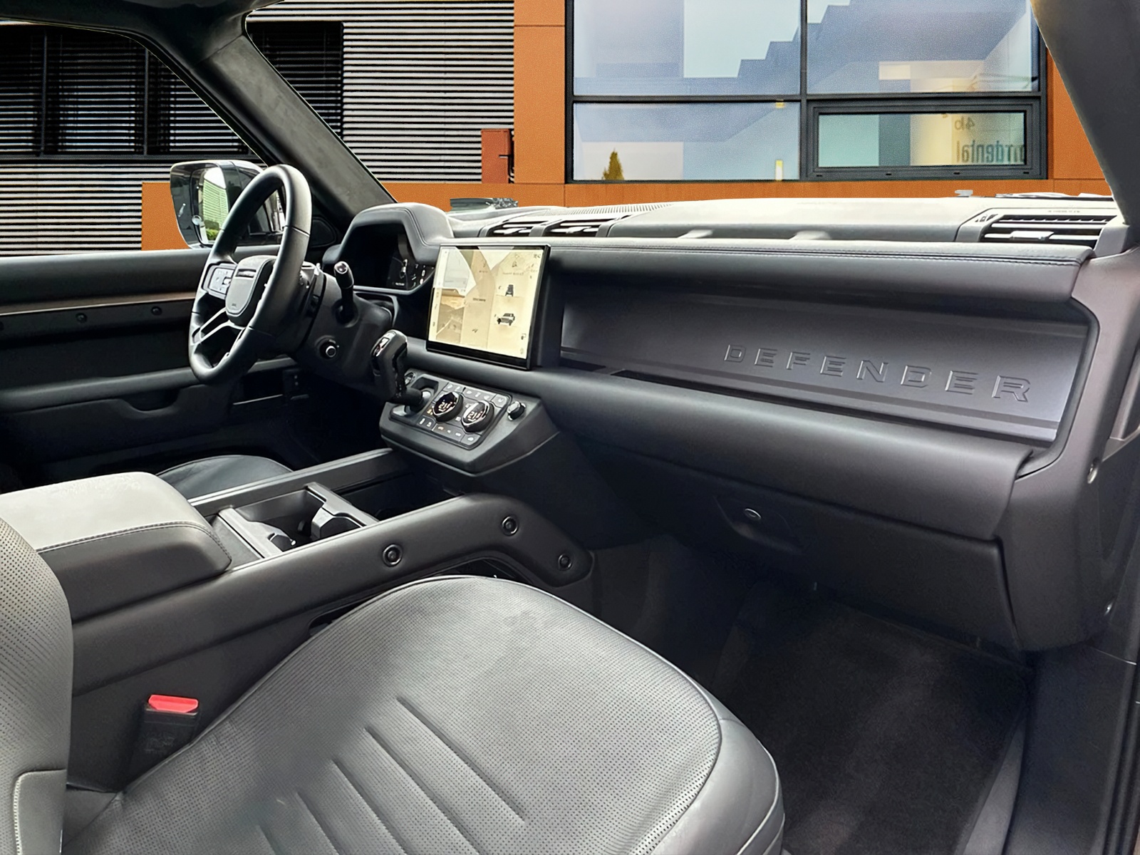 LAND ROVER Defender 110 4.4 V8 Octa / CH Auslieferung mit Gratis Service-image-9