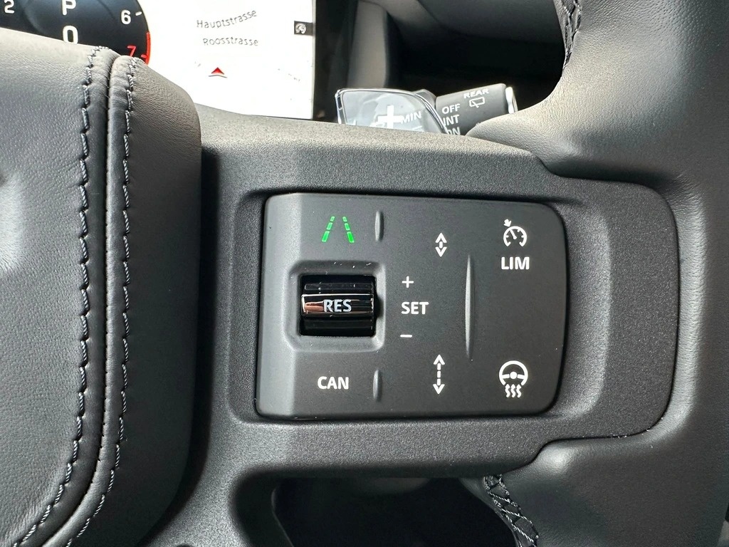 LAND ROVER Defender 110 4.4 V8 Octa / CH Auslieferung mit Gratis Service-image-18