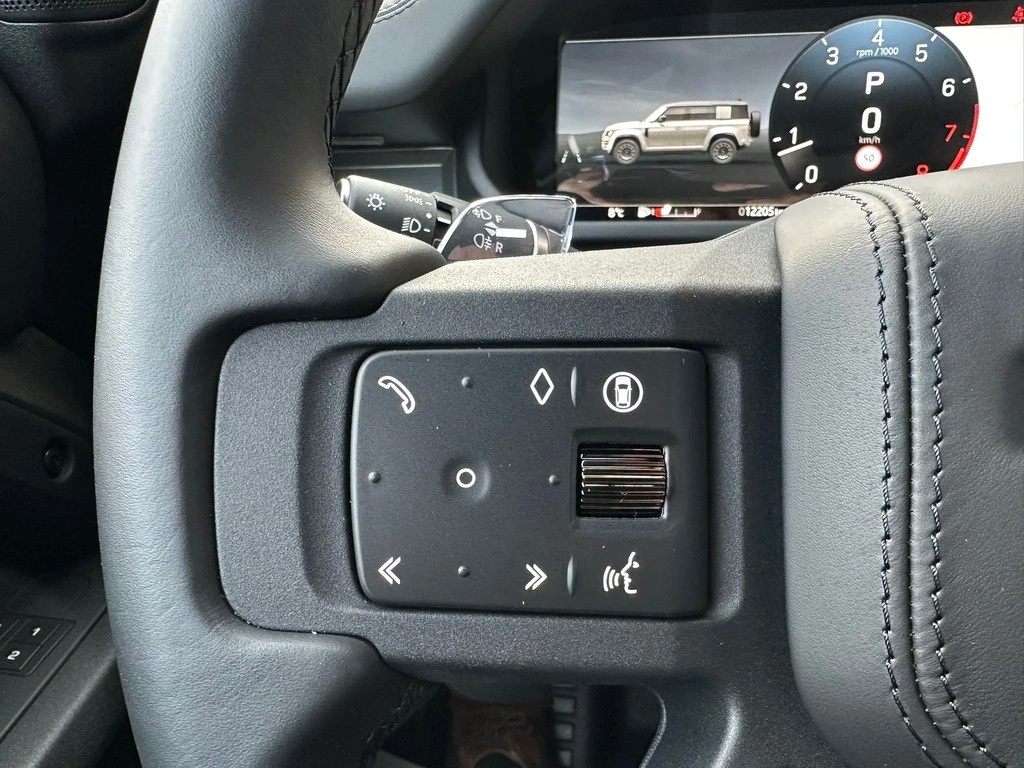 LAND ROVER Defender 110 4.4 V8 Octa / CH Auslieferung mit Gratis Service-image-19