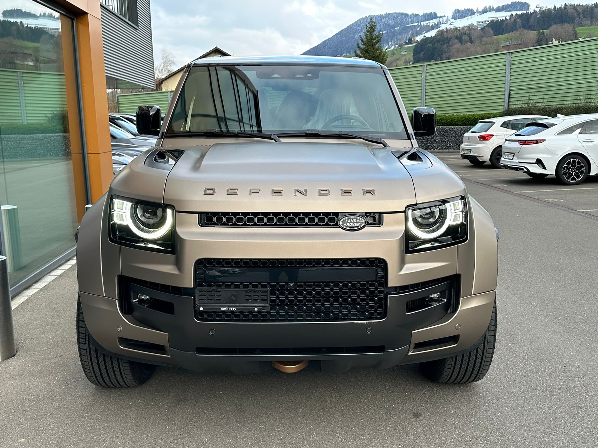 LAND ROVER Defender 110 4.4 V8 Octa / CH Auslieferung mit Gratis Service-image-6