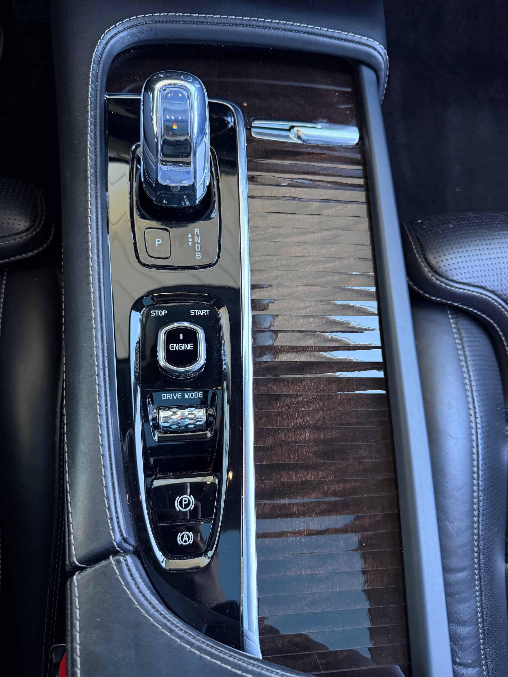 VOLVO XC90 T8 AWD Inscription Geartronic-image-15