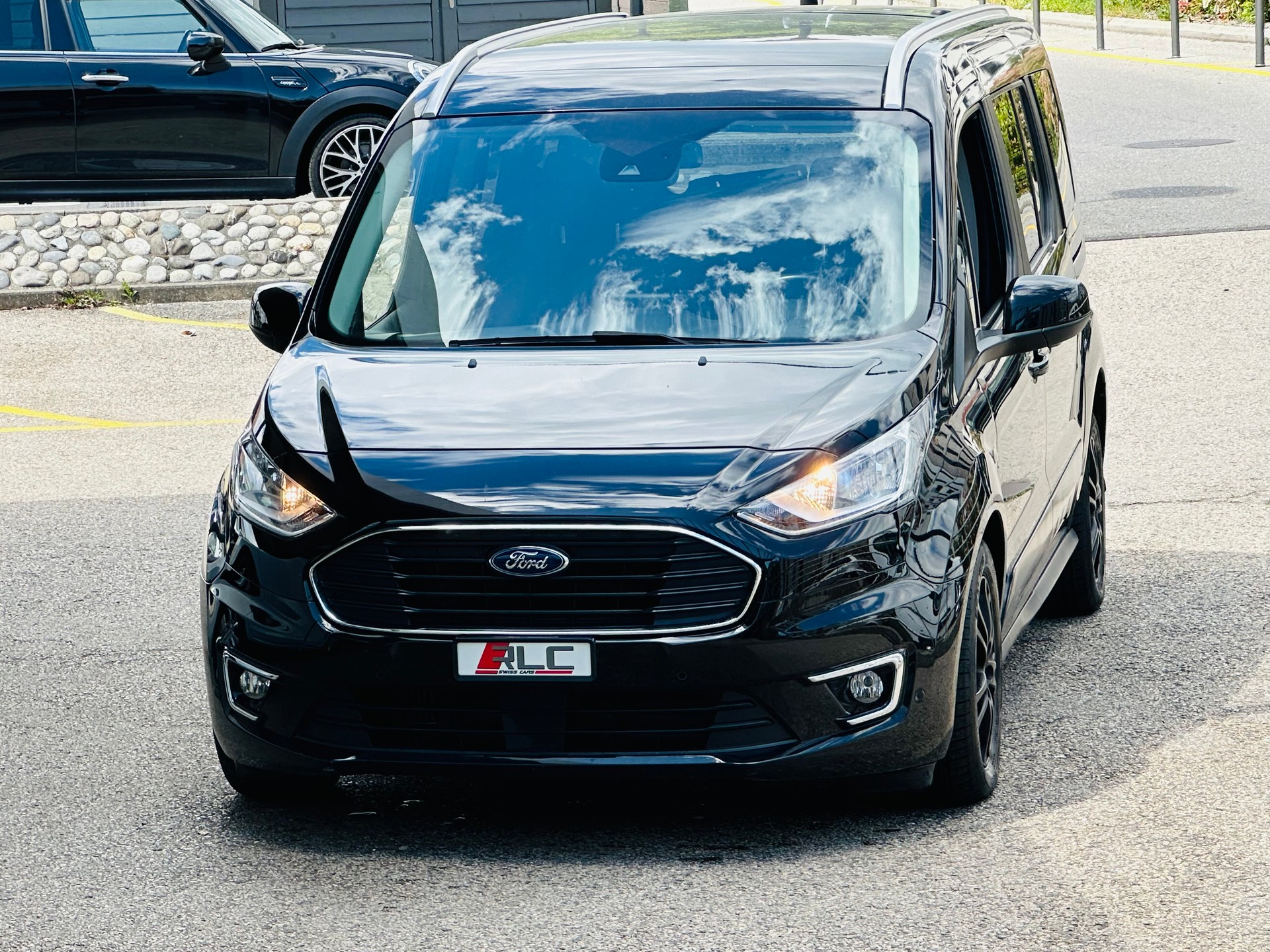 FORD Grand Tourneo Connect 1.5 EcoBlue Titanium Automat-image-2