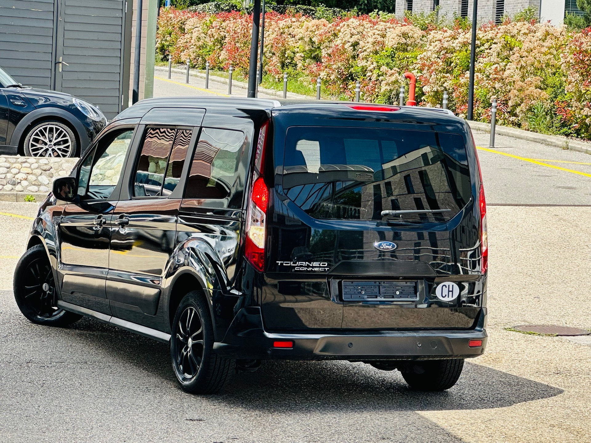 FORD Grand Tourneo Connect 1.5 EcoBlue Titanium Automat-image-5