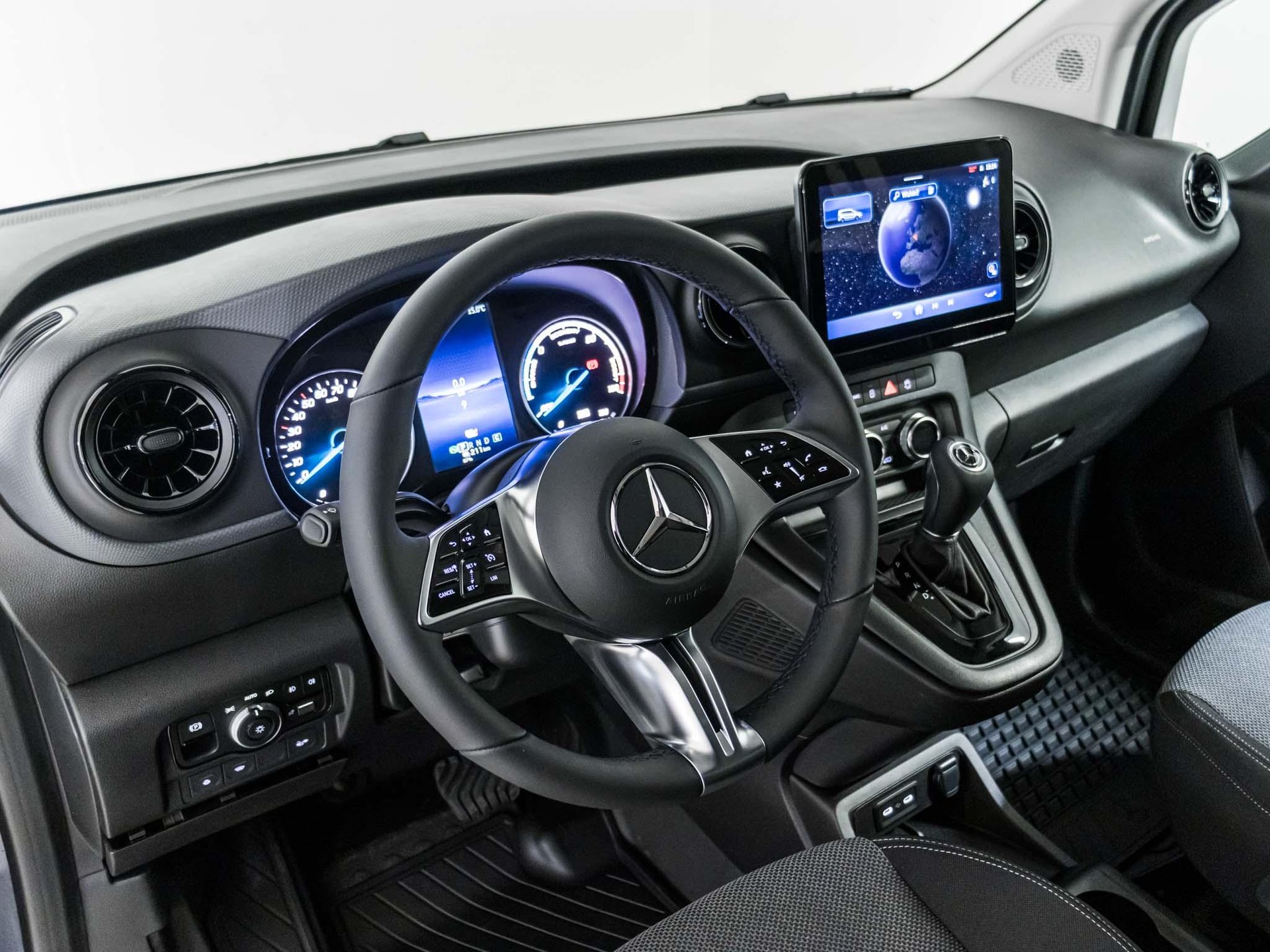 MERCEDES-BENZ eCitan Kasten BASE Standard-image-7