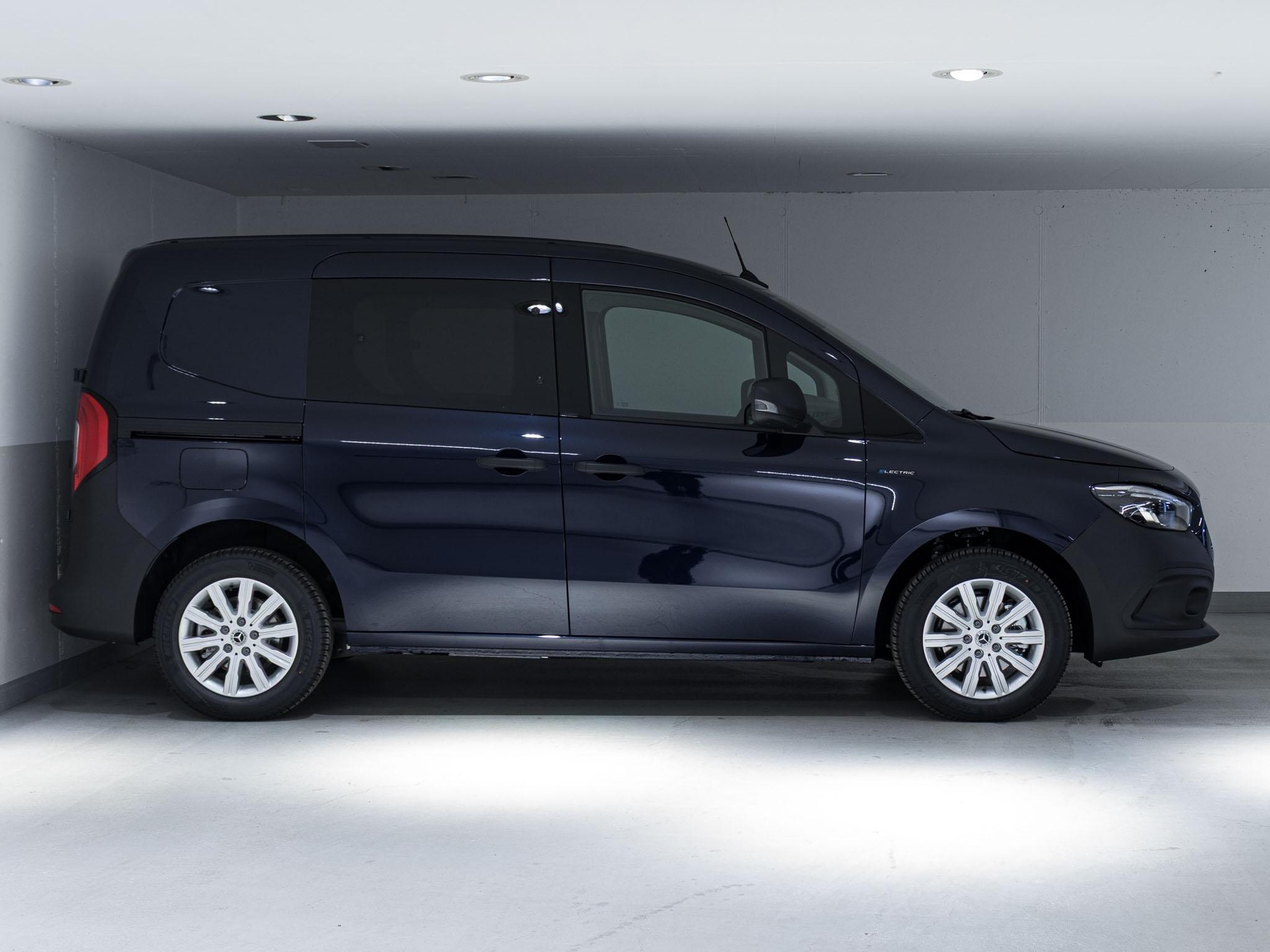 MERCEDES-BENZ eCitan Kasten BASE Standard-image-1