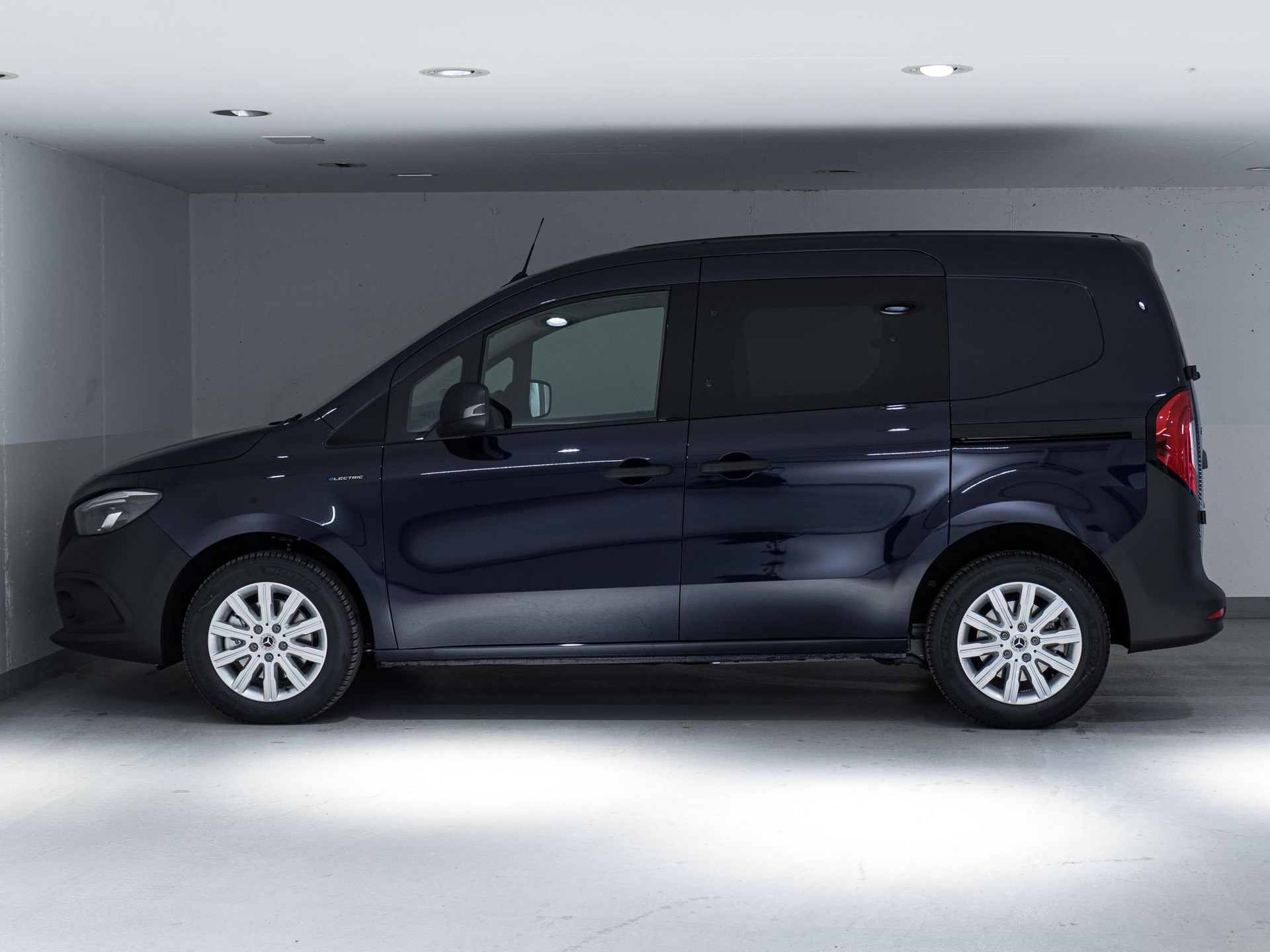 MERCEDES-BENZ eCitan Kasten BASE Standard-image-4