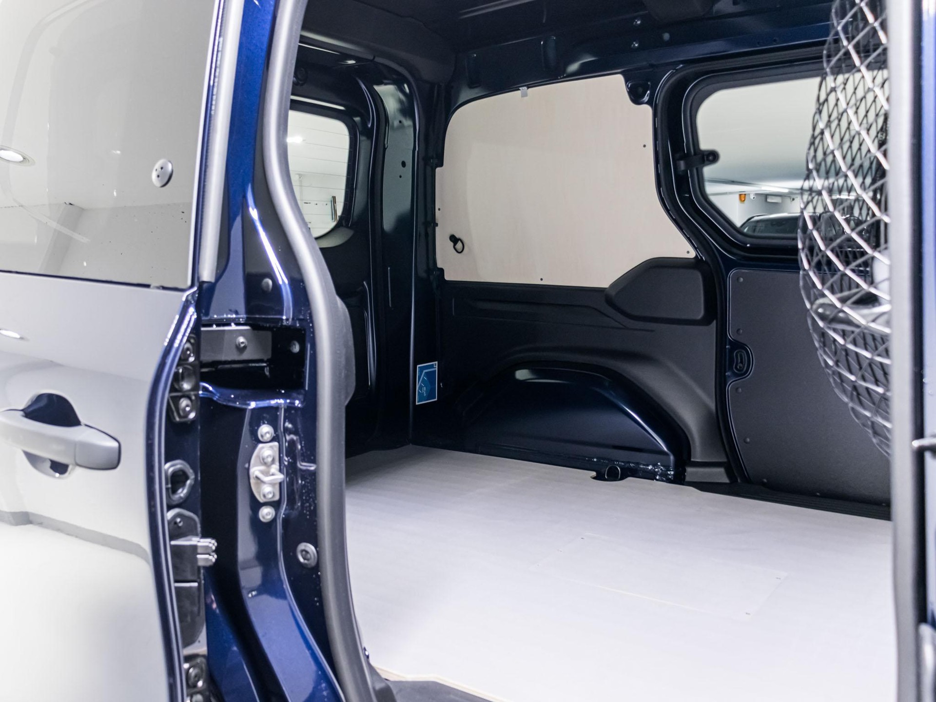 MERCEDES-BENZ eCitan Kasten BASE Standard-image-12
