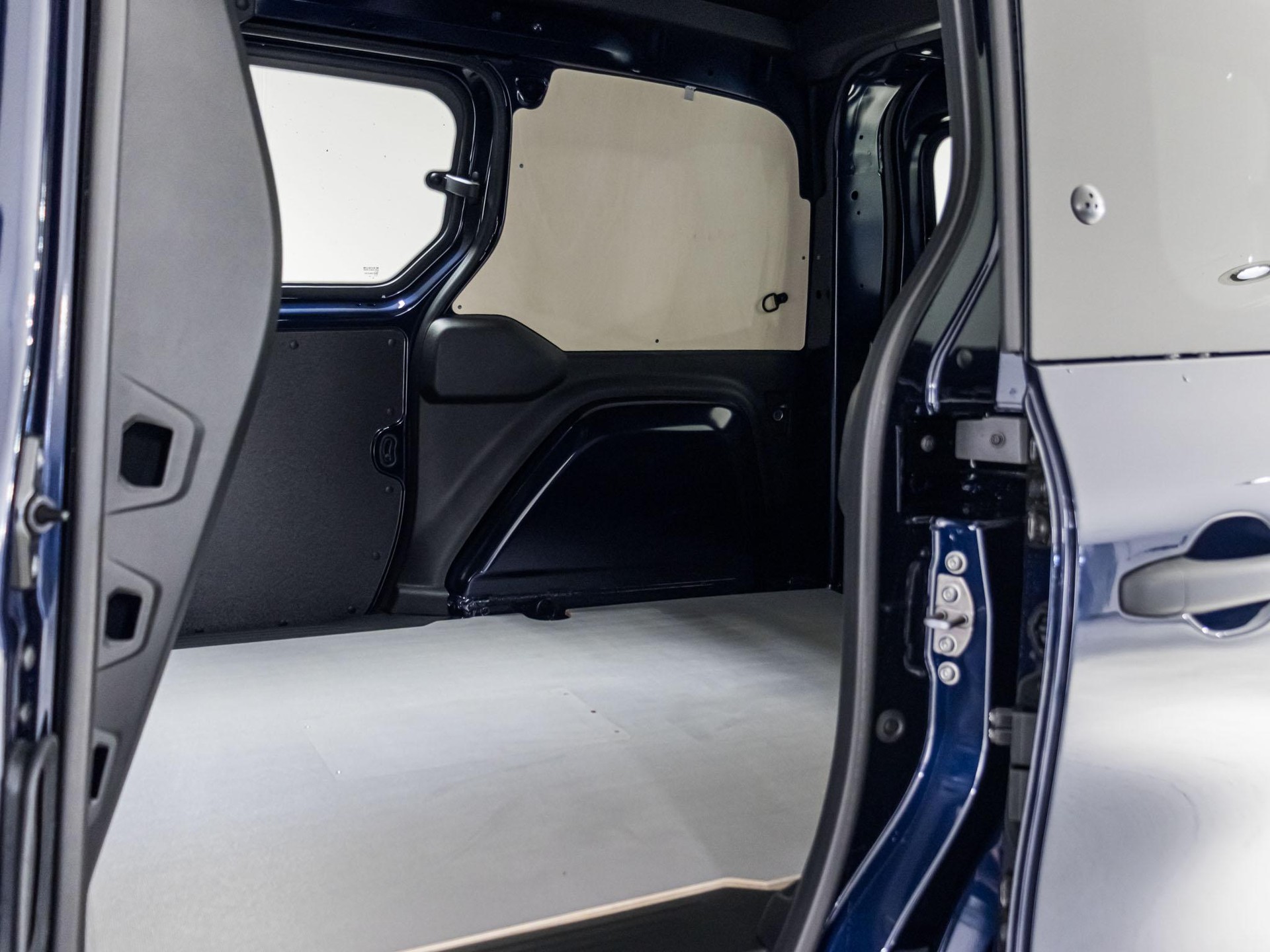 MERCEDES-BENZ eCitan Kasten BASE Standard-image-11