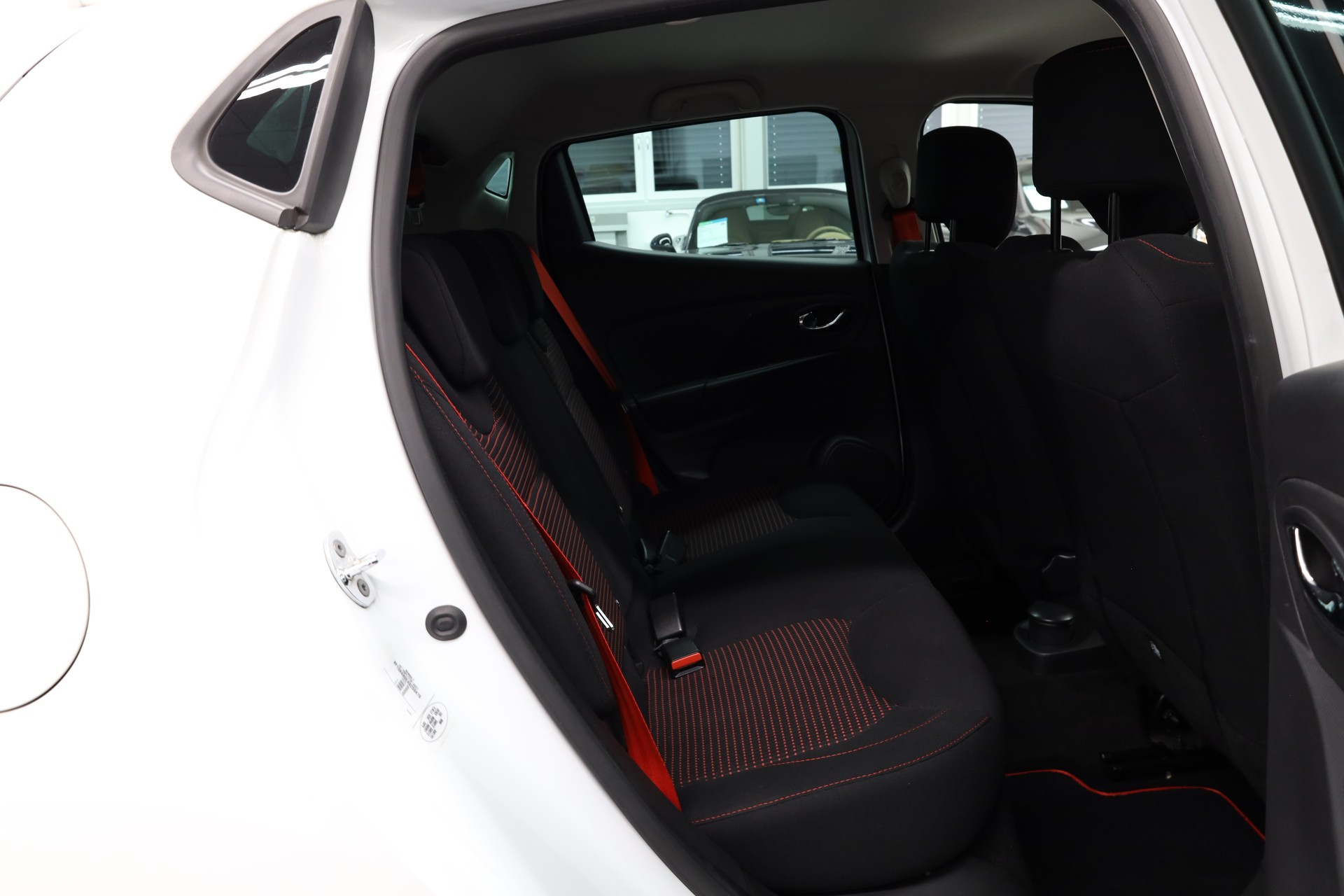 RENAULT Clio Sport 1.6 T 200 RS-image-23