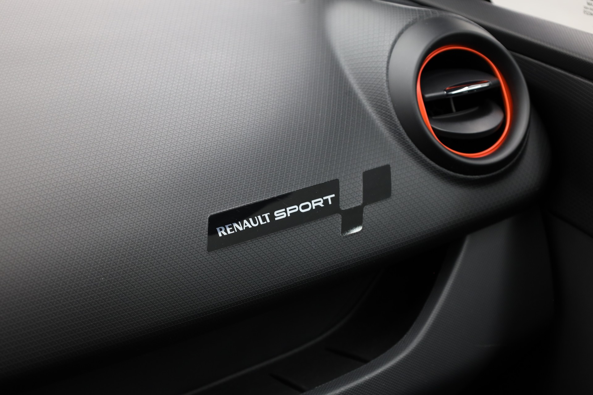 RENAULT Clio Sport 1.6 T 200 RS-image-26