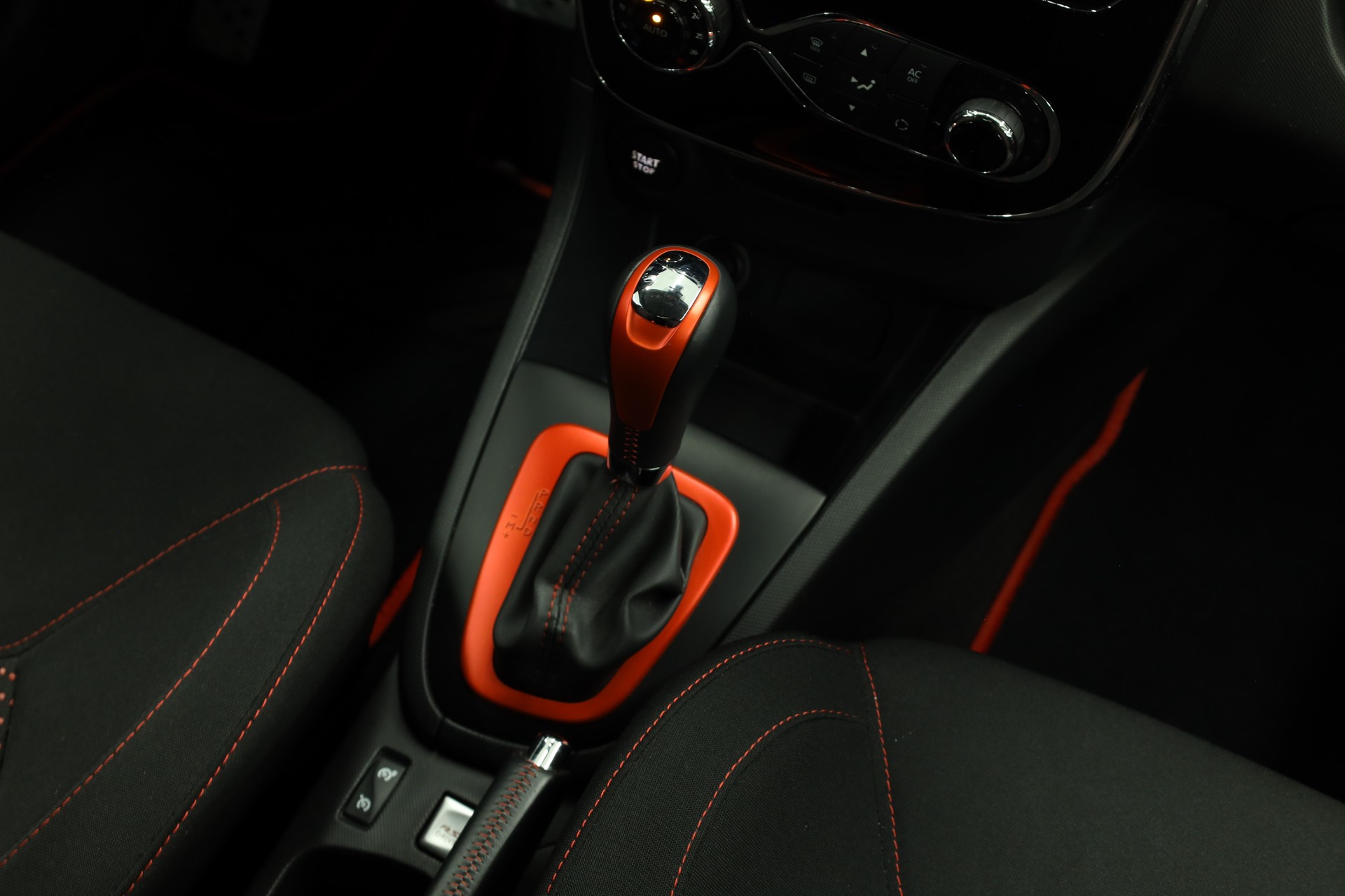 RENAULT Clio Sport 1.6 T 200 RS-image-21