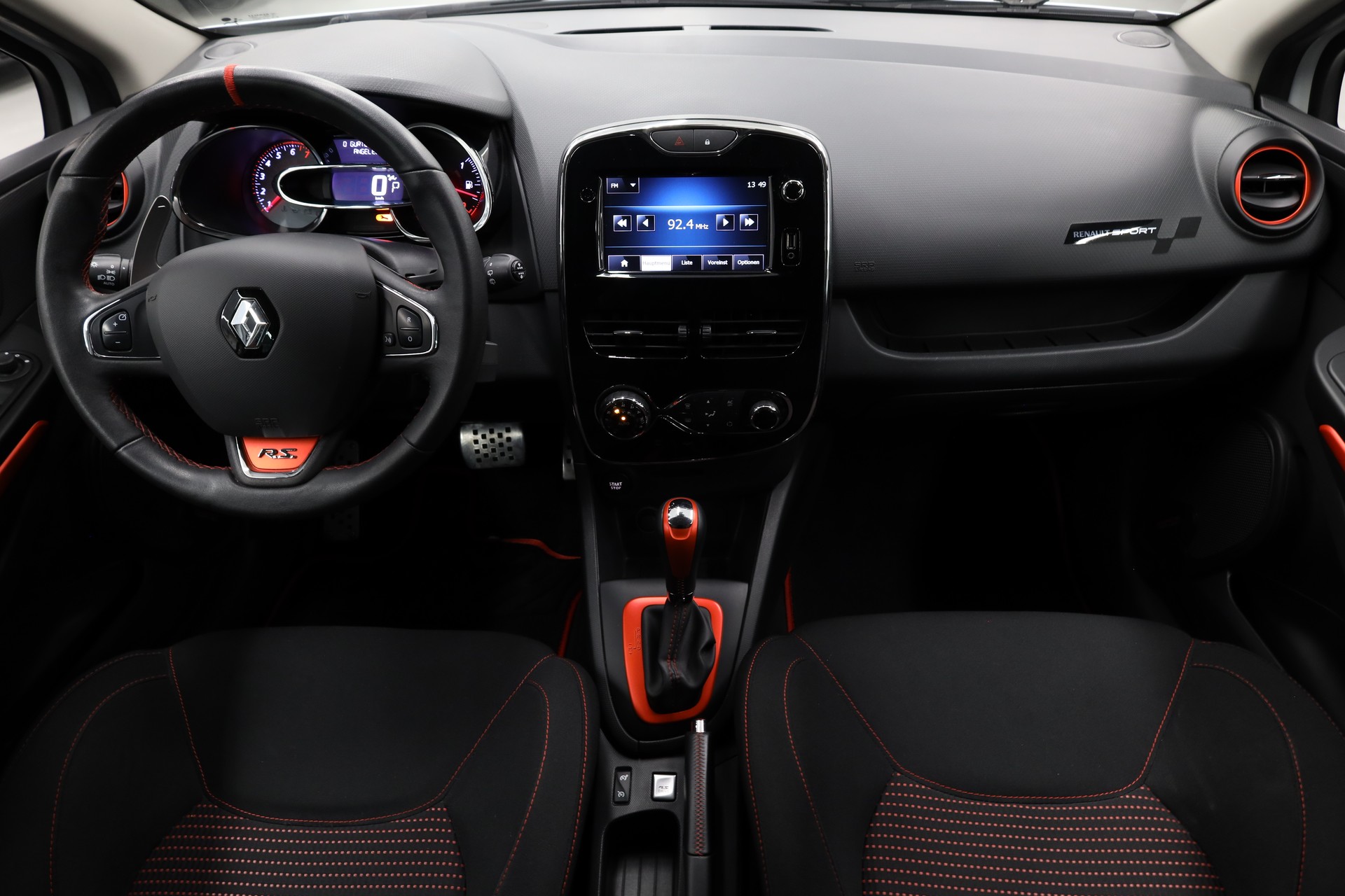RENAULT Clio Sport 1.6 T 200 RS-image-12