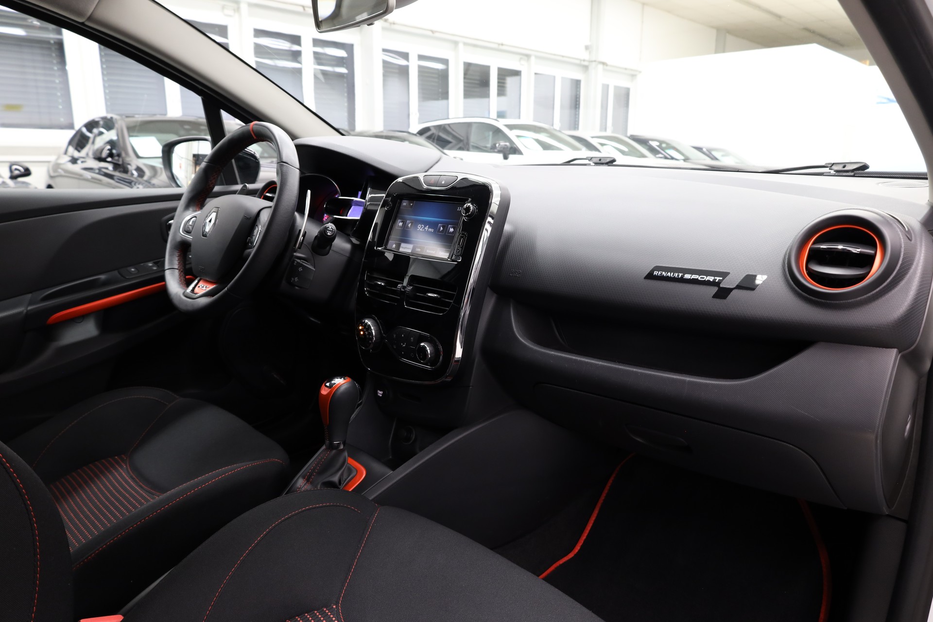 RENAULT Clio Sport 1.6 T 200 RS-image-18