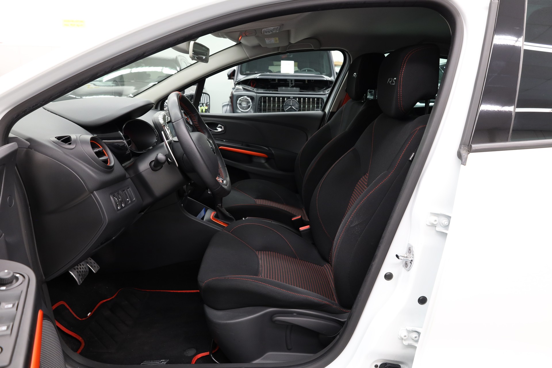 RENAULT Clio Sport 1.6 T 200 RS-image-13