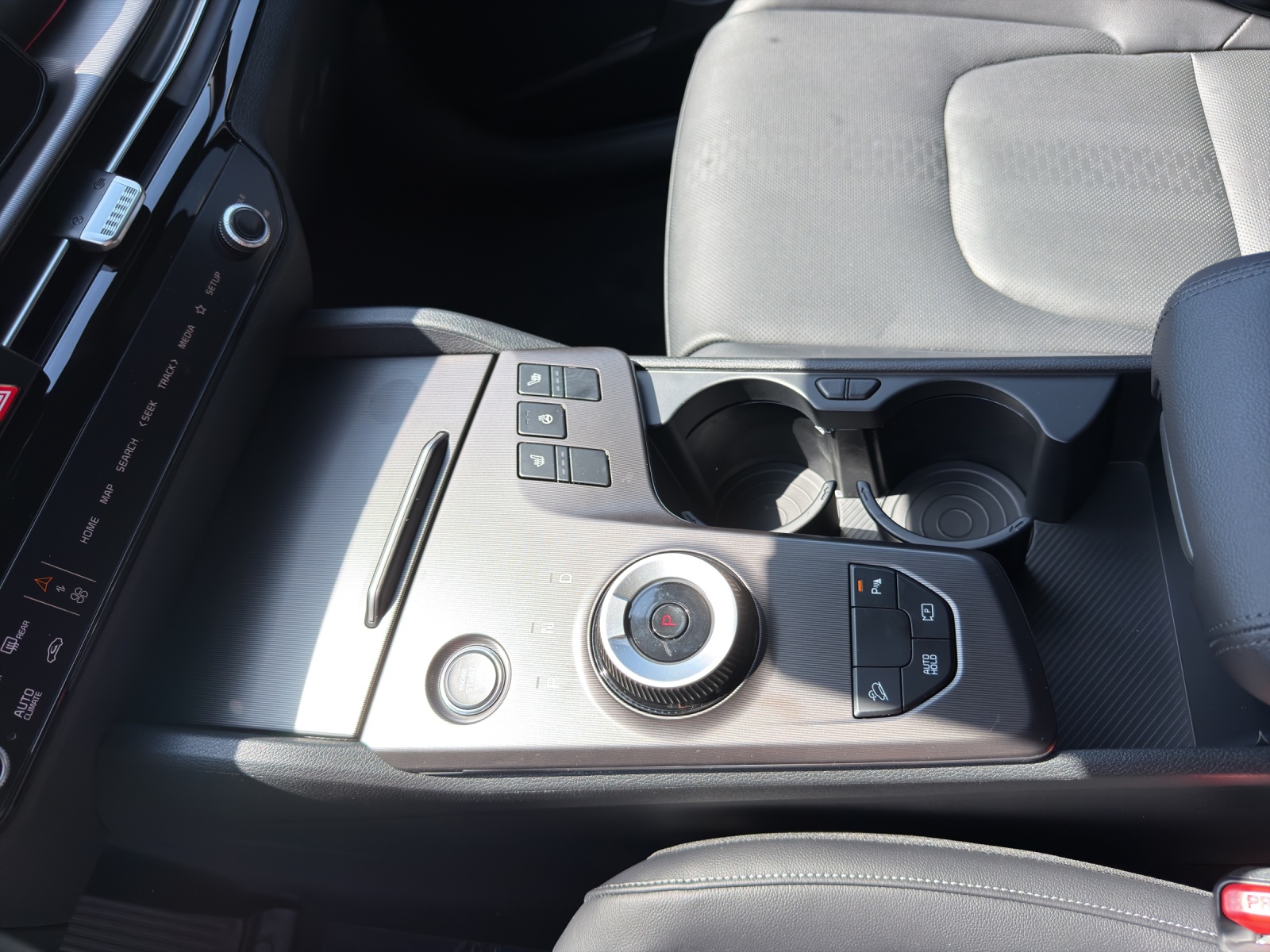 KIA Sportage 1.6 T-GDi Hybrid Black Edition-image-12
