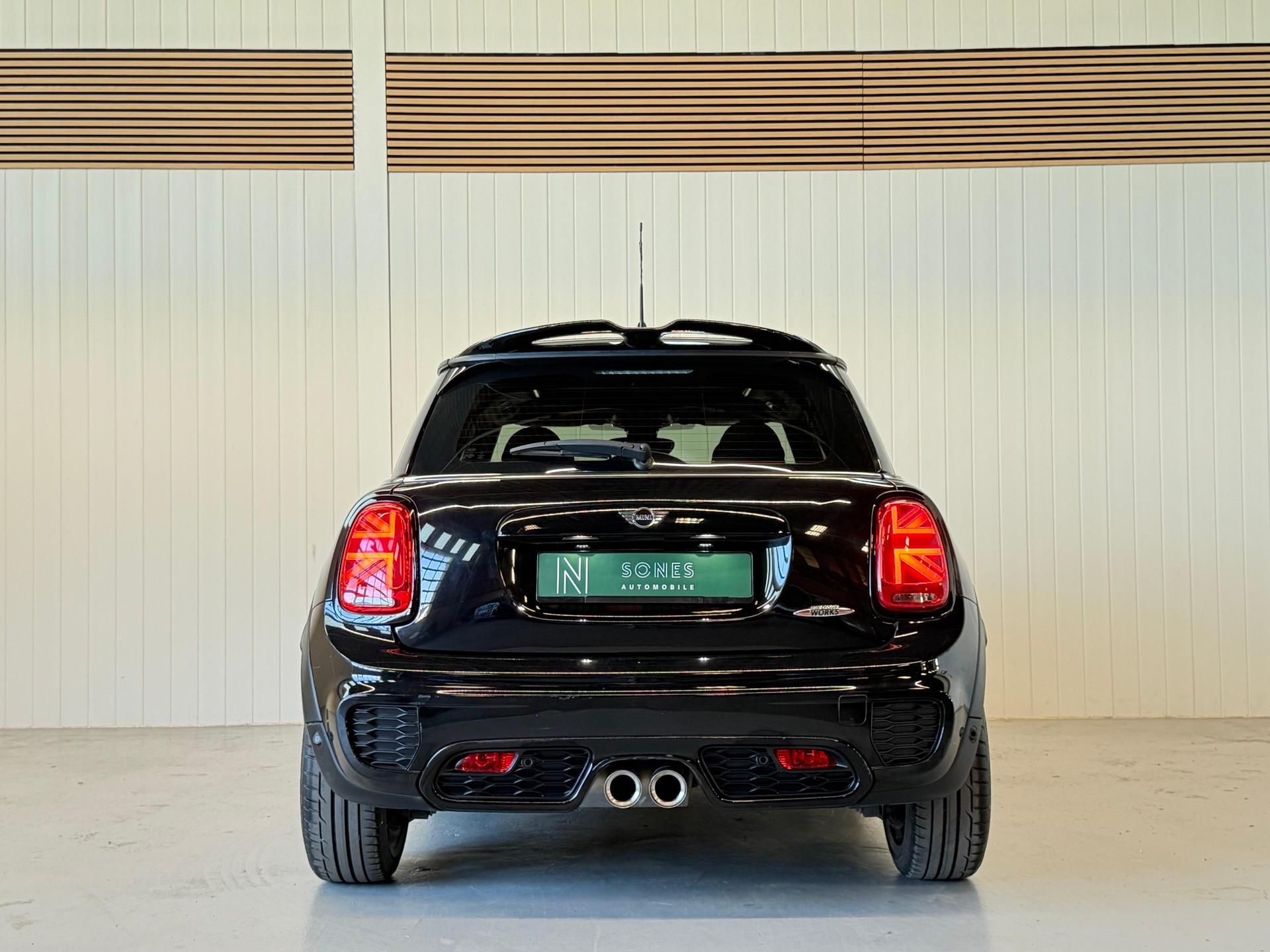 MINI Cooper John Cooper Works Steptronic frisch ab MFK & Service-showroom-element-3