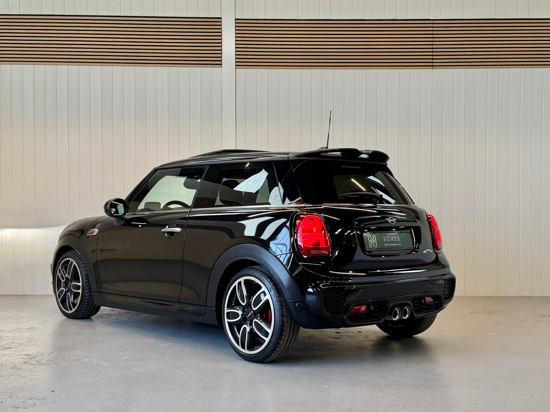 MINI Cooper John Cooper Works Steptronic frisch ab MFK & Service-showroom-element-2
