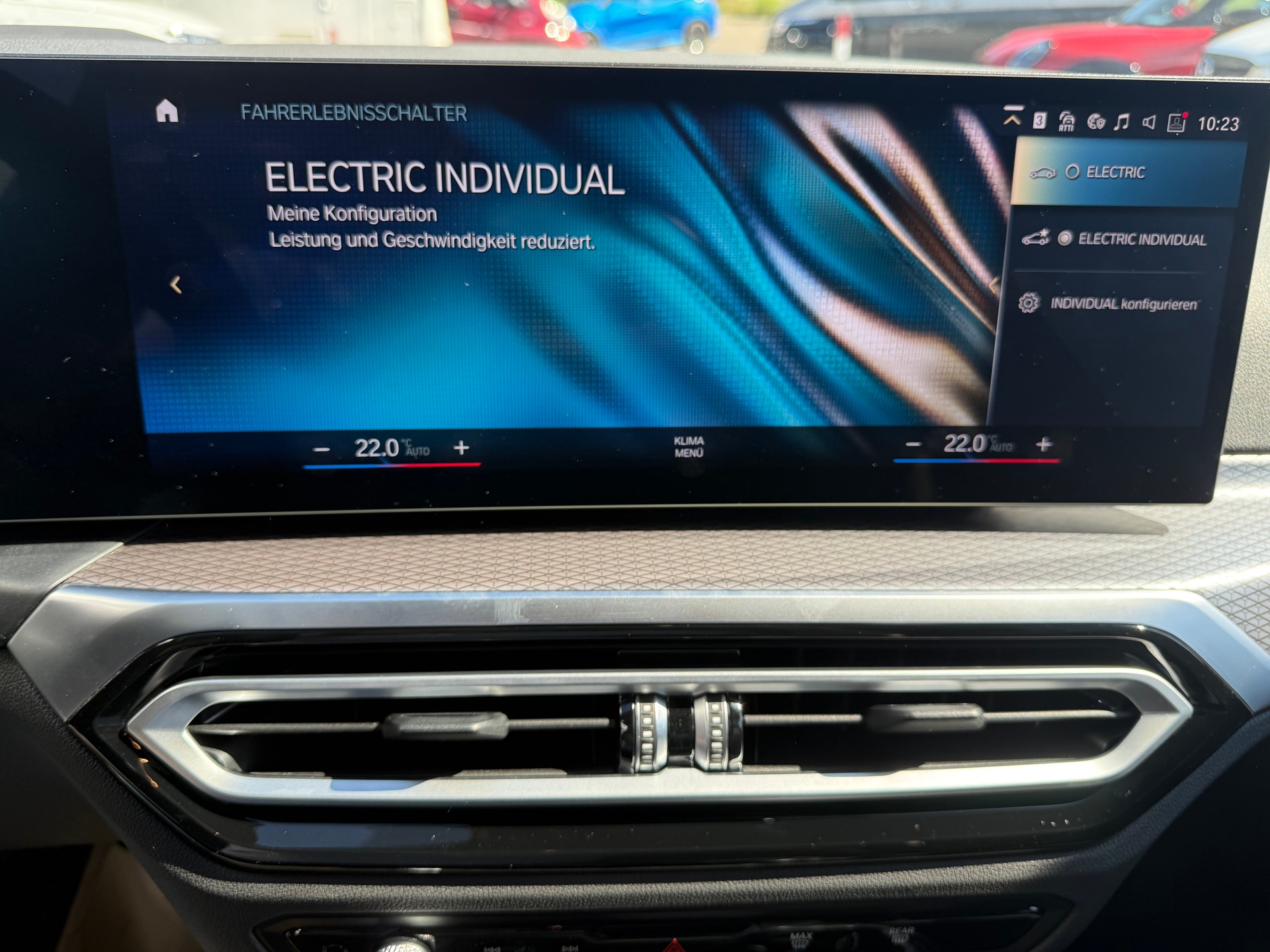 BMW 330e x DriveTouring Steptronic M Sport Pro-image-13