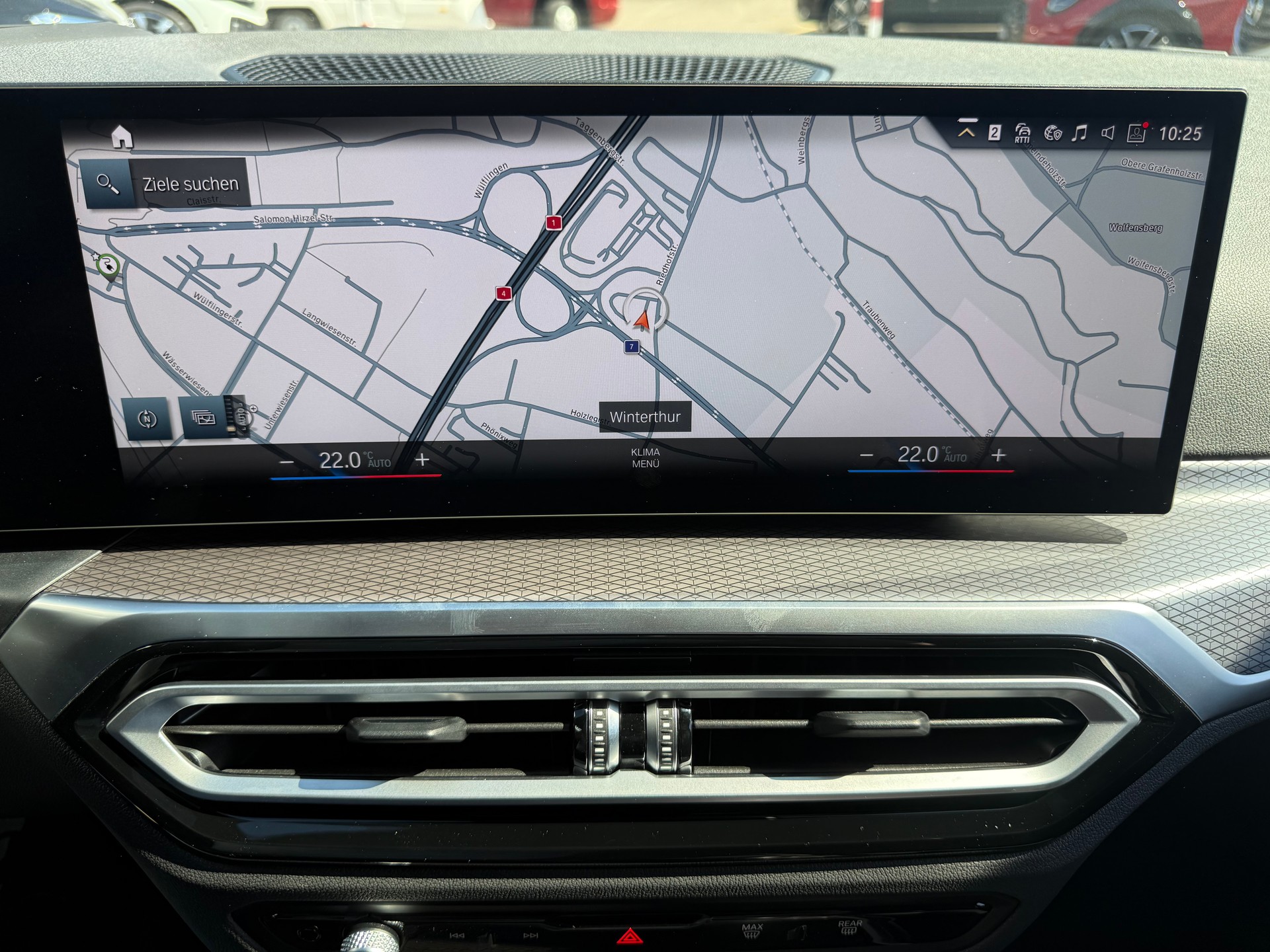 BMW 330e x DriveTouring Steptronic M Sport Pro-image-14