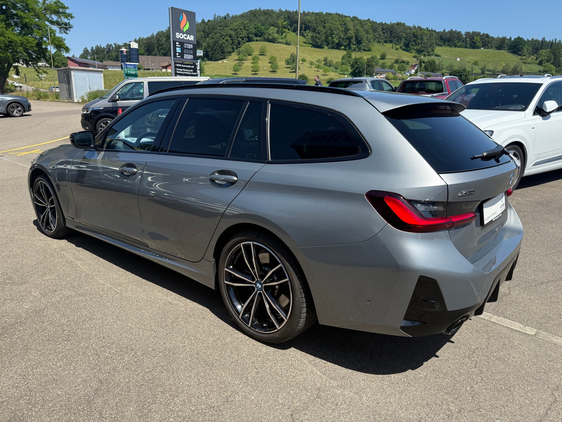 BMW 330e x DriveTouring Steptronic M Sport Pro-image-4