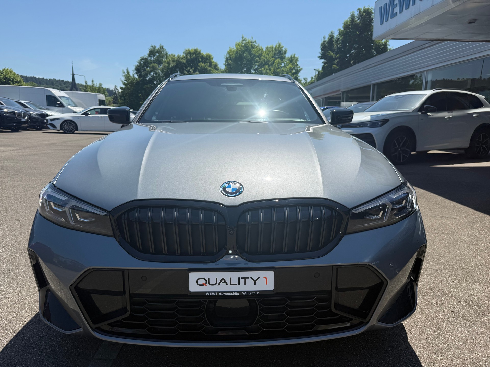 BMW 330e x DriveTouring Steptronic M Sport Pro-image-1