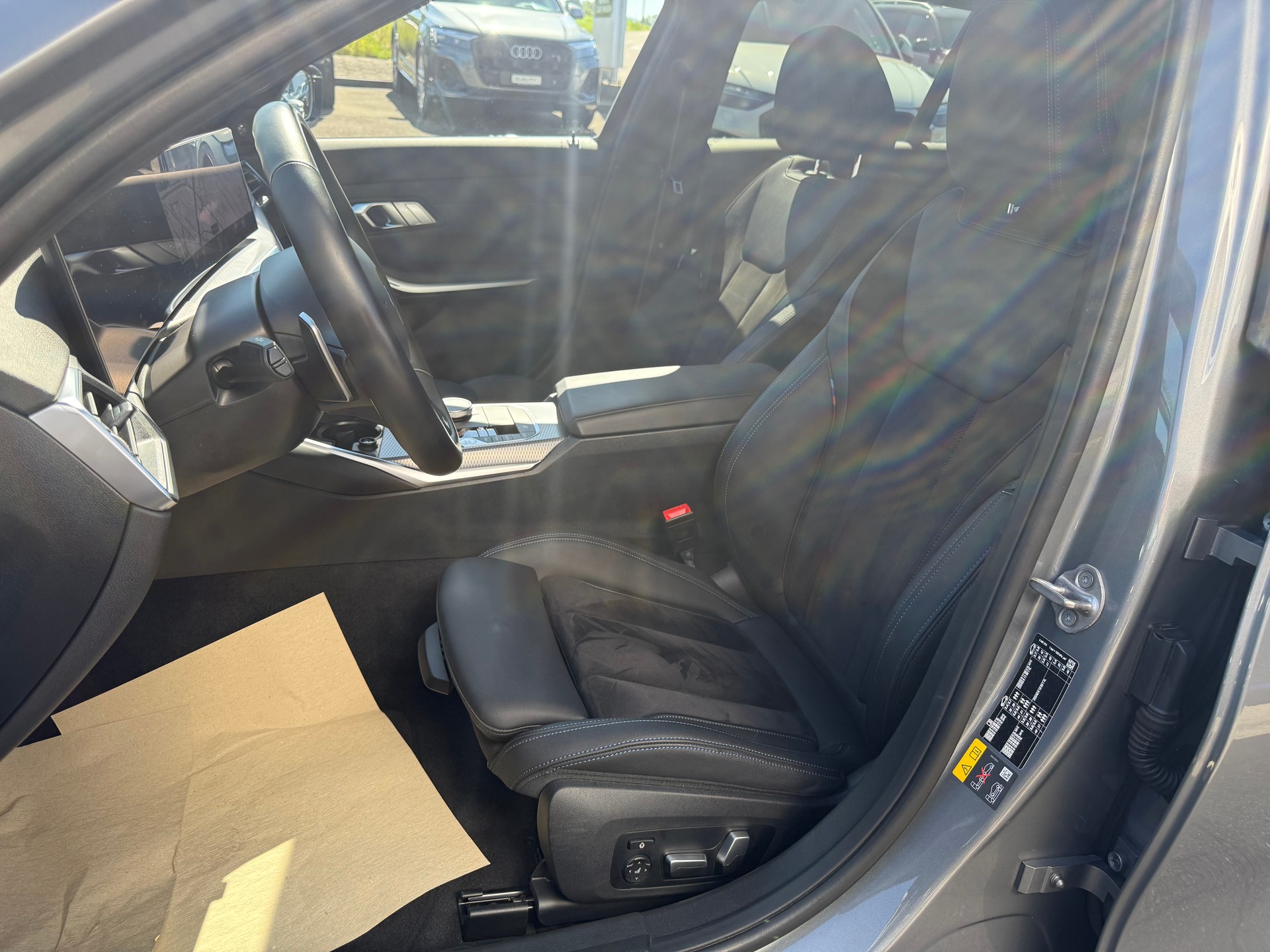 BMW 330e x DriveTouring Steptronic M Sport Pro-image-10