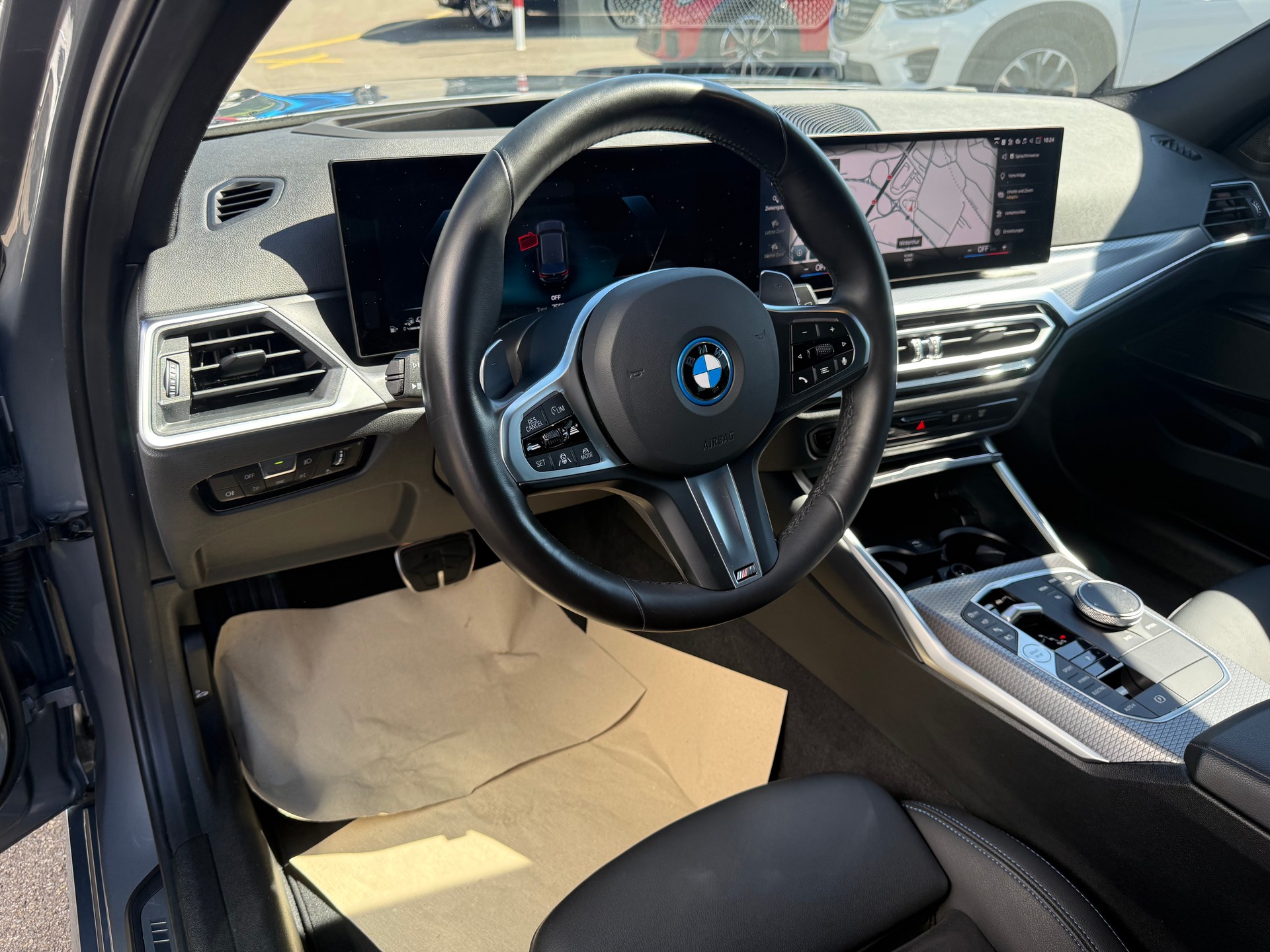 BMW 330e x DriveTouring Steptronic M Sport Pro-image-8