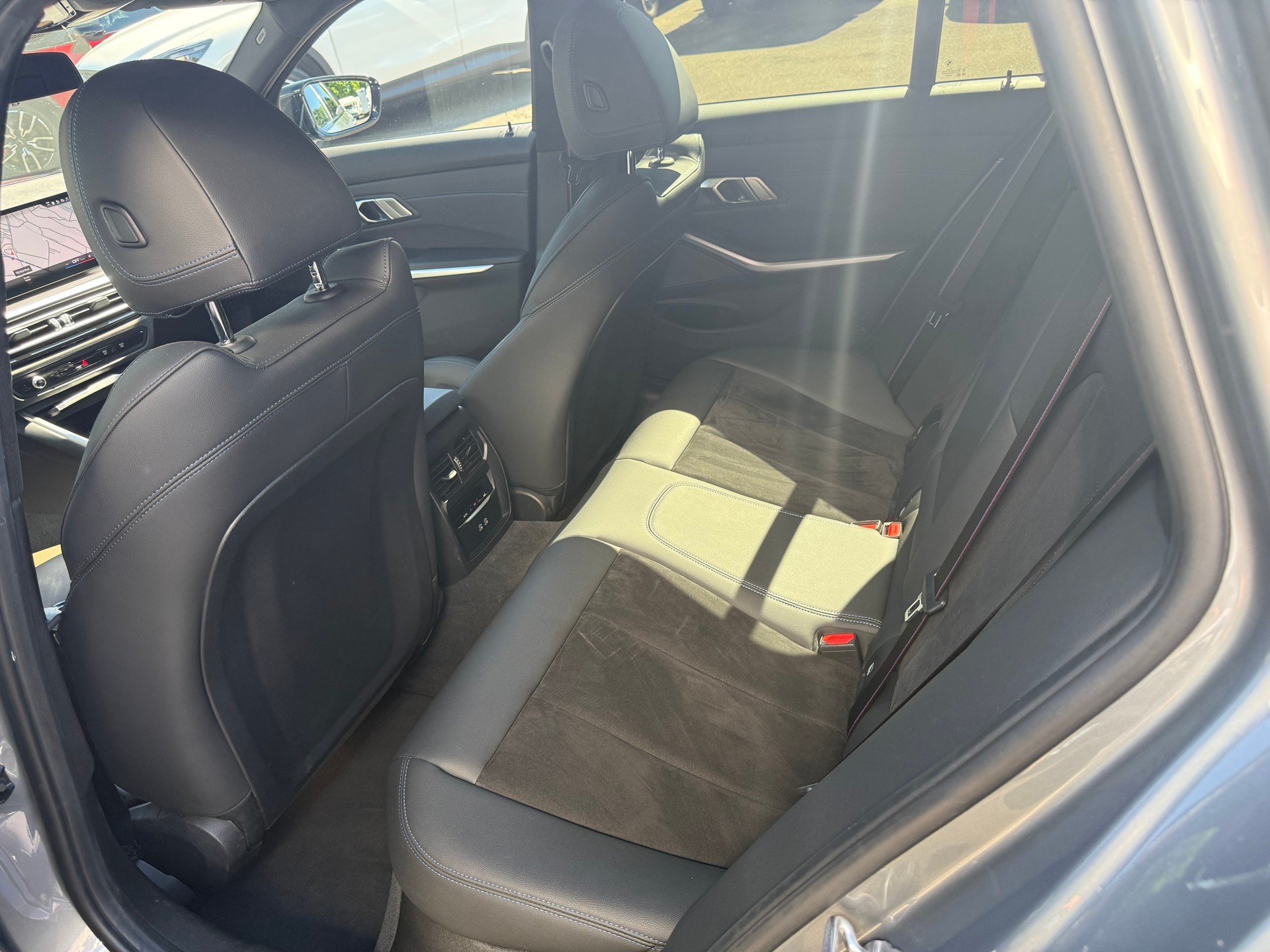 BMW 330e x DriveTouring Steptronic M Sport Pro-image-11