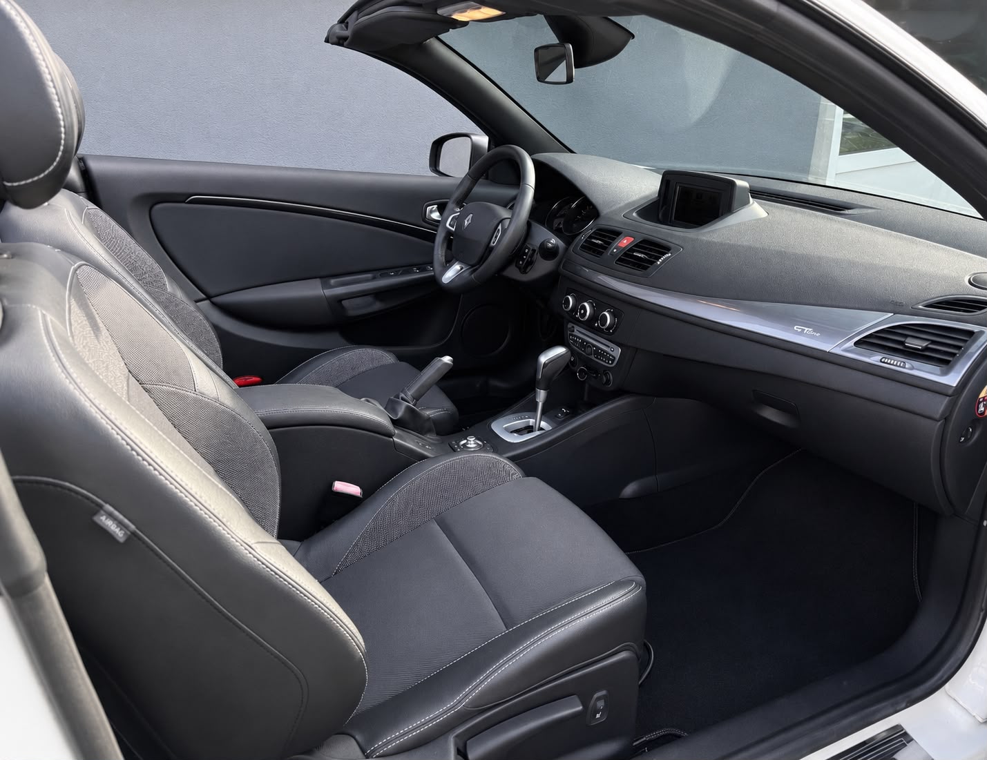 RENAULT Mégane CC 2.0 16V Dynamique CVT-image-10