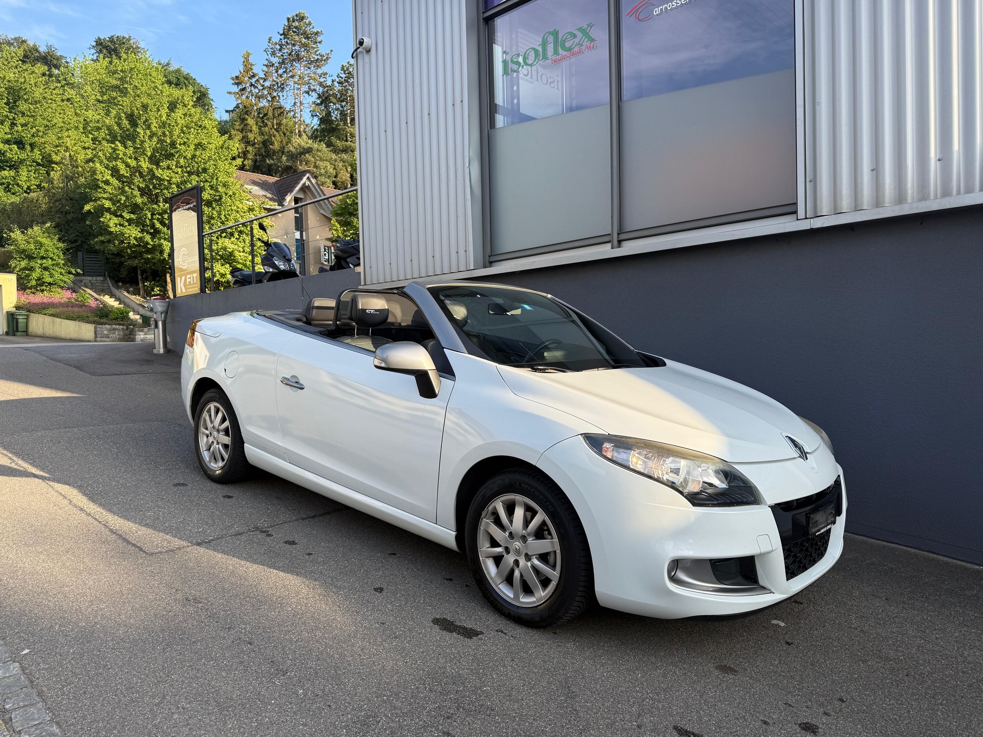 RENAULT Mégane CC 2.0 16V Dynamique CVT-image-0