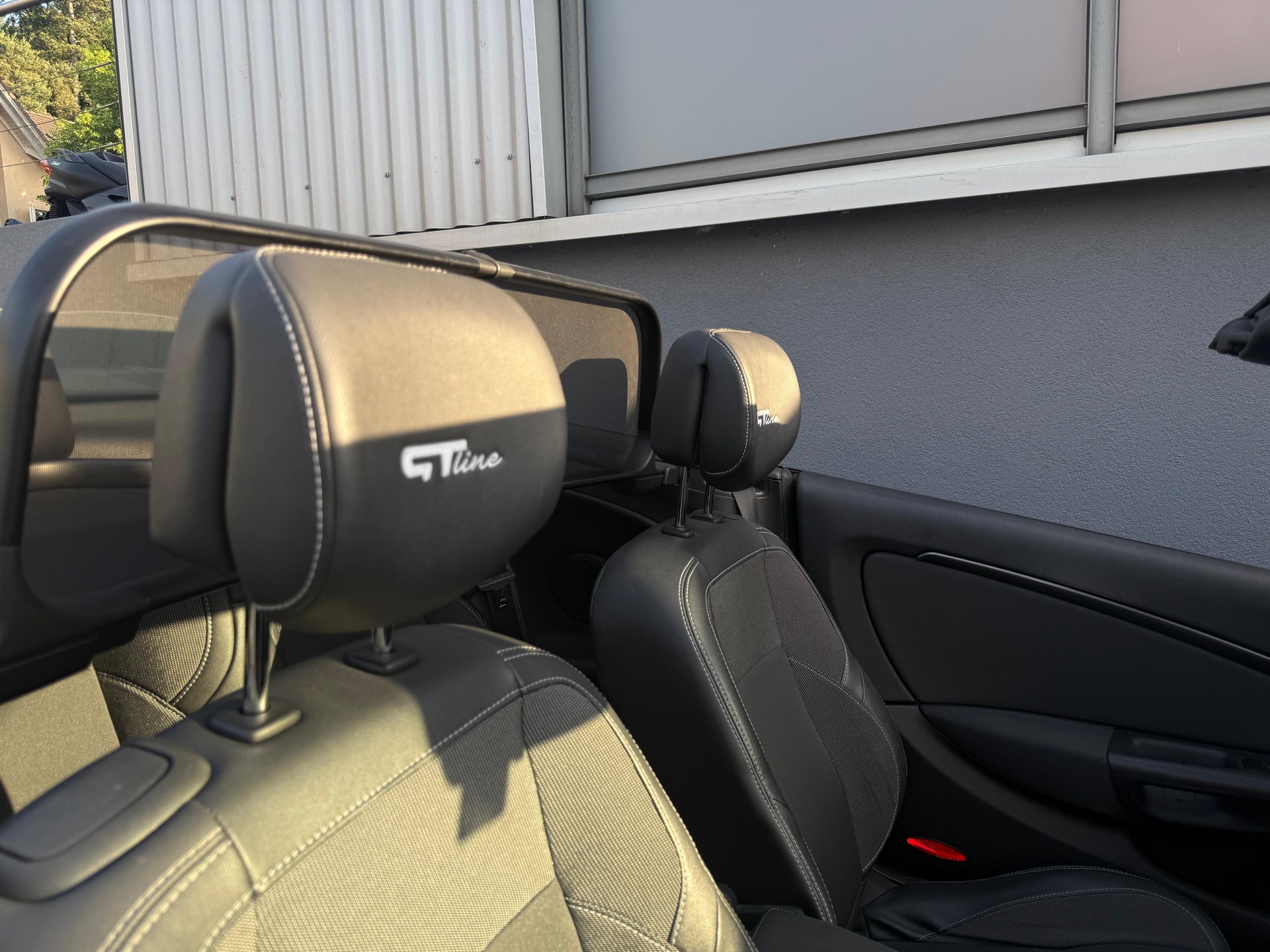 RENAULT Mégane CC 2.0 16V Dynamique CVT-image-14