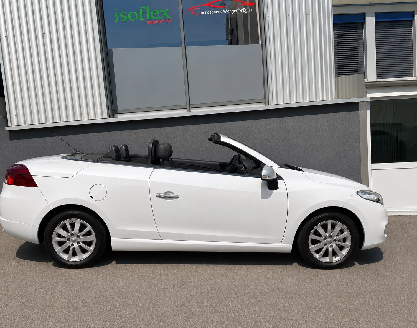 RENAULT Mégane CC 2.0 16V Dynamique CVT-showroom-element-3